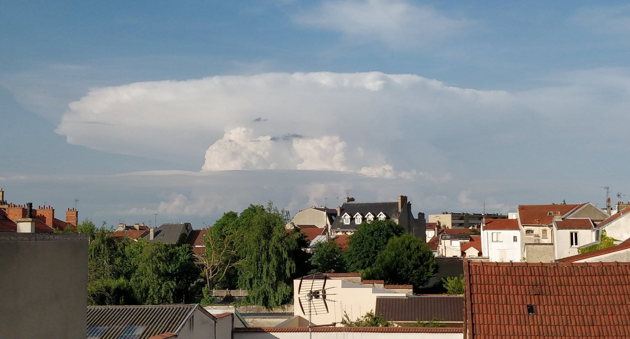 Enclume du cumulonimbus bien visible depuis Reims - 27/05/2018 19:15 - Fabien Gdz