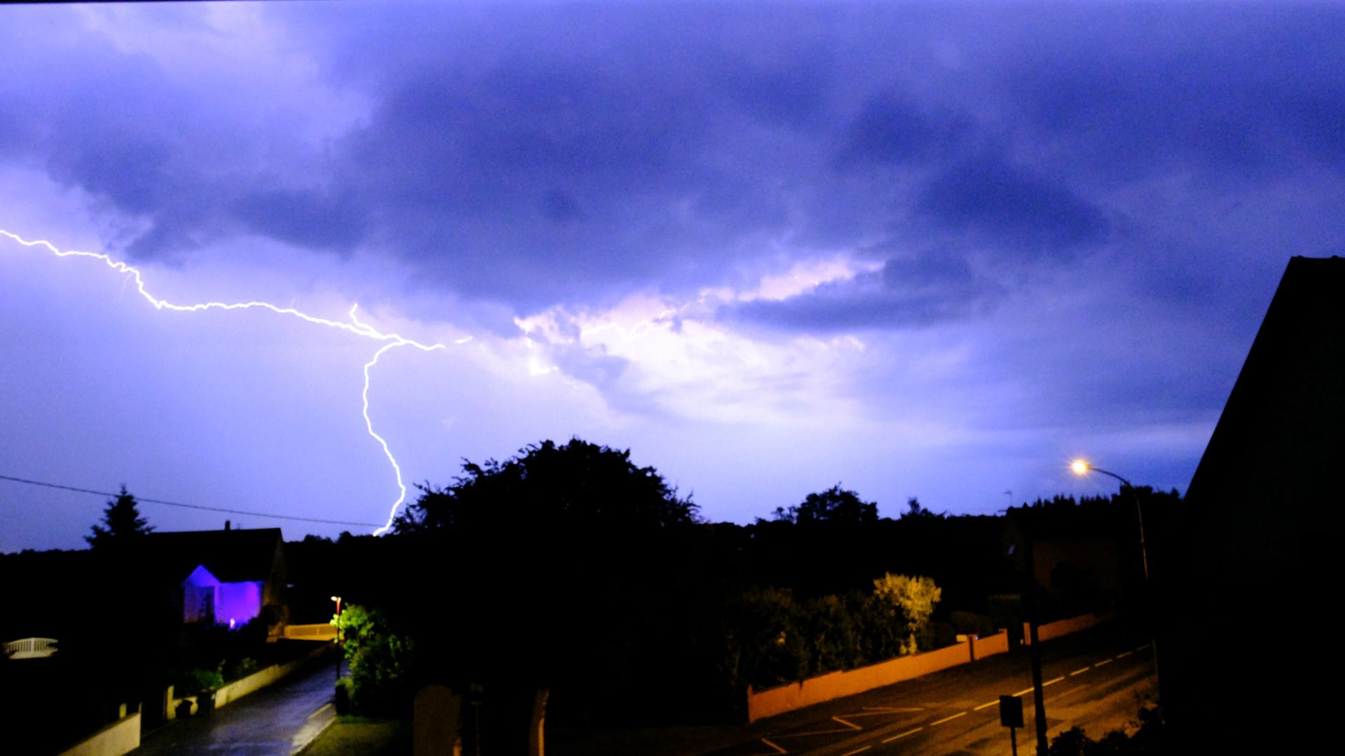 photo d'éclairs dans la plaine d'Alsace (region de Guebwiller et Mulhouse) - 29/05/2018 20:00 - alexandre barthelmé