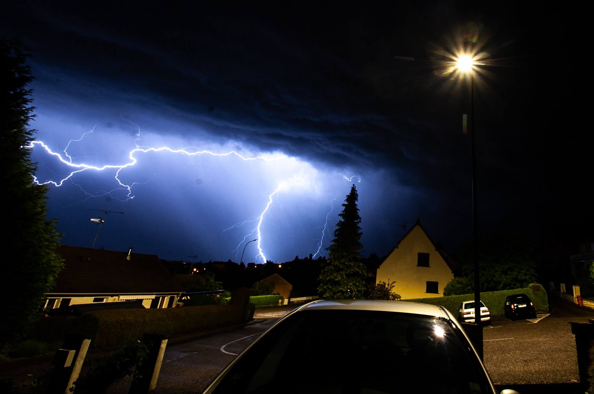 photo prise depuis l'entre de mon garage sur Sarrebourg en moselle   petite cellule vers les 2 h du matin - 30/05/2018 02:00 - manuel de jesus