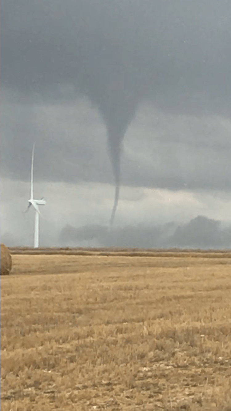 Tuba à la limite de la tornade dans les environs de Frévent (Pas-de-Calais). - 03/08/2020 15:30 - Davy Baillieu