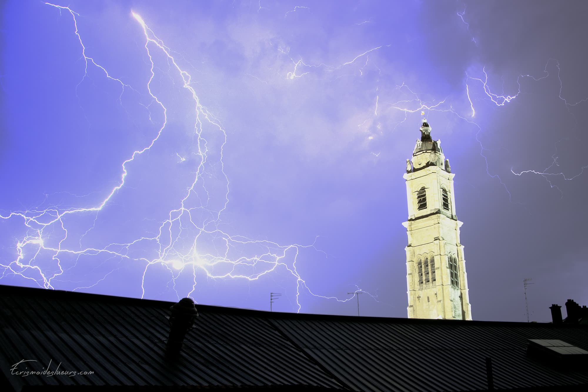 Orage sur Cambrai. Il y a 7 photos superposées. - 07/08/2018 23:00 - Ecrismoi Deslueurs