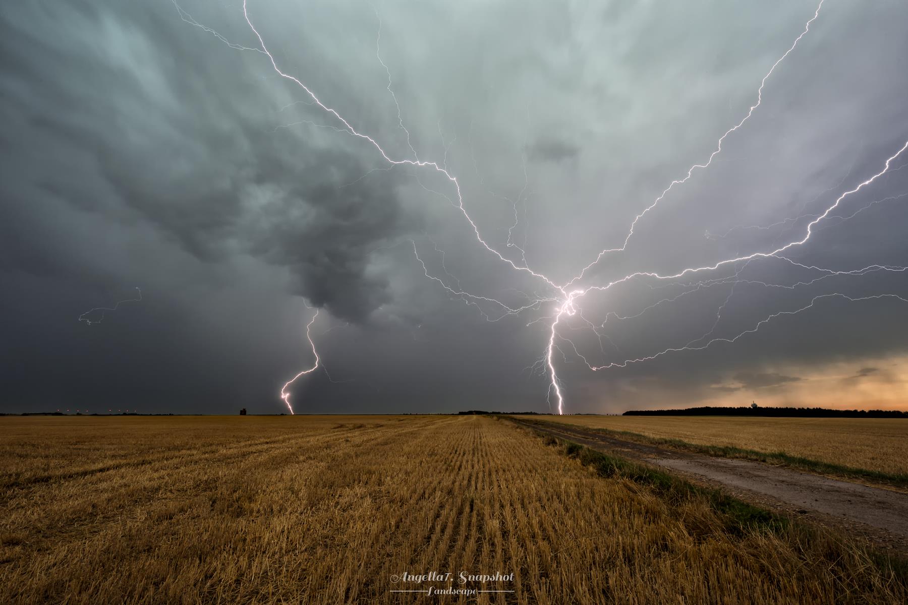 Une cellule remonte de Normandie, puis elle arrive dans la Somme. Positionnement à Conchil le temple afin d'avoir une belle vue dégagée à 360°. - 07/08/2018 21:00 - AngellaT. Snapshot