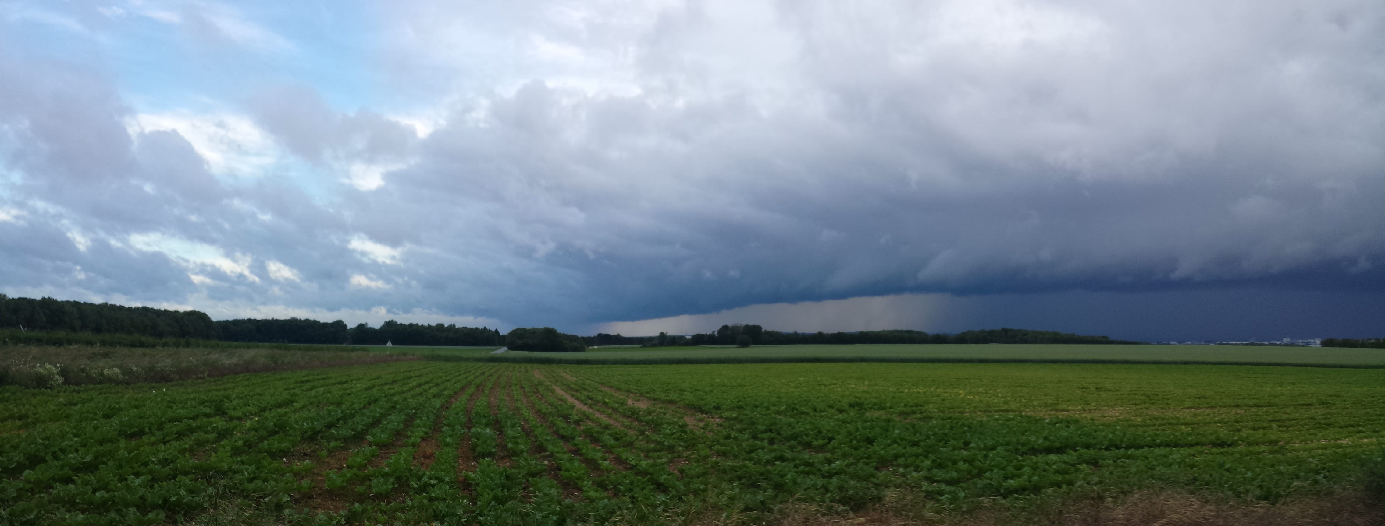 arcus avant la tempête Miguel à la sortie d'Amiens dans la Somme(80) - 07/06/2019 19:40 - Véronique Samyn