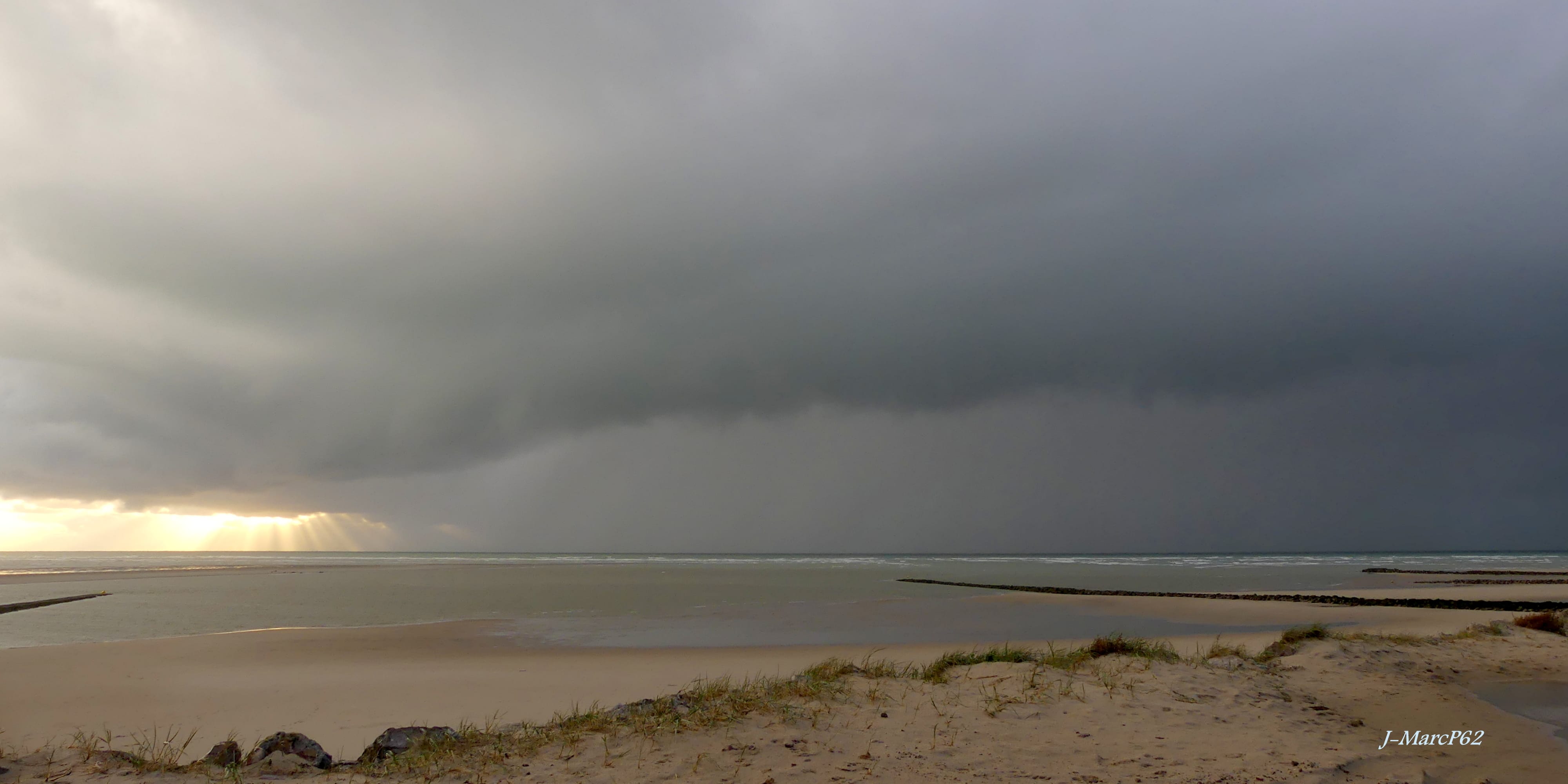 Formation d'un arcus sur la mer - 07/11/2019 16:47 - jean-marc pourcelet