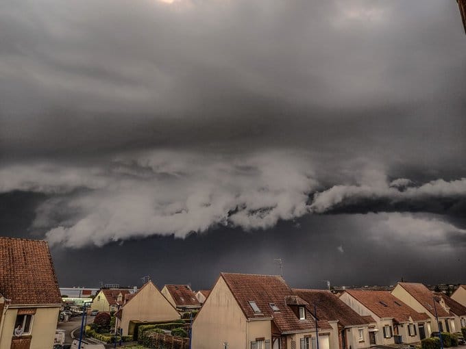 Un petit orage est passé à l'Est d'Arras vers 18h40. - 09/05/2021 18:40 -  @j_photographie2