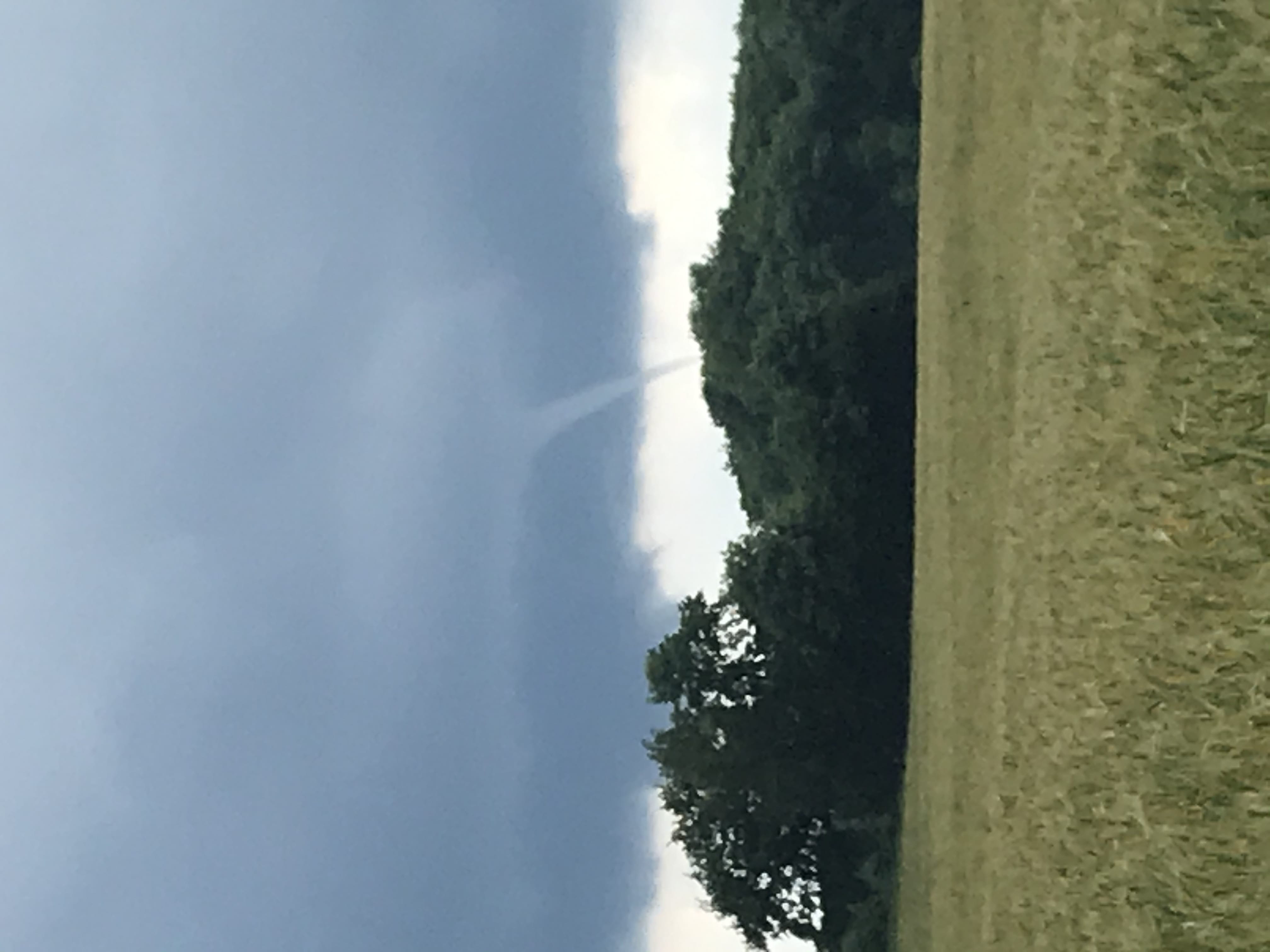 Début de tornade. Photo prise à Montjavoult - 10/05/2020 17:10 - Hervé Augis