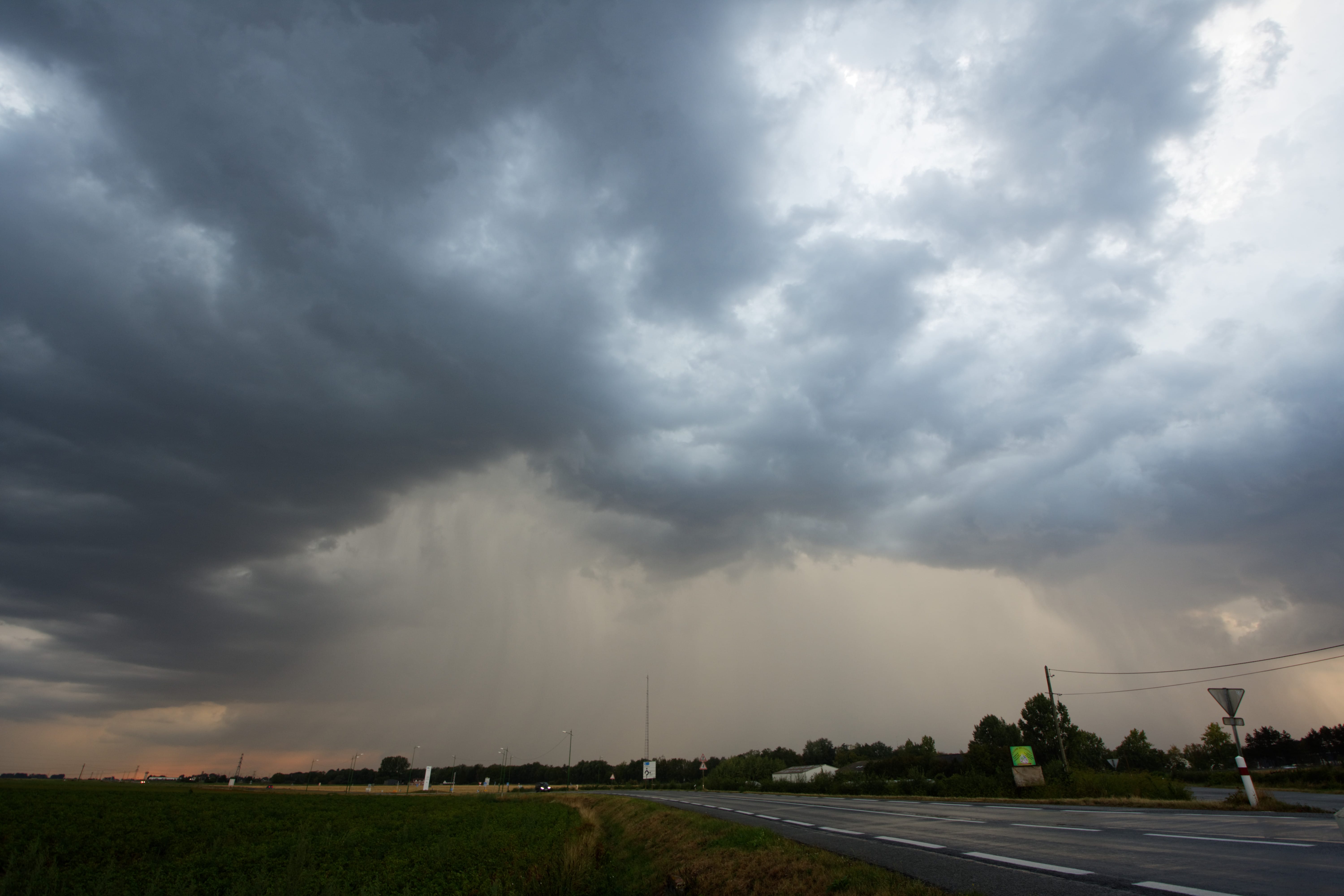 Orage se dirigeant vers la métropole Lilloise vu depuis Orchies (Nord). - 13/08/2020 20:00 - Pierrick CAGNON