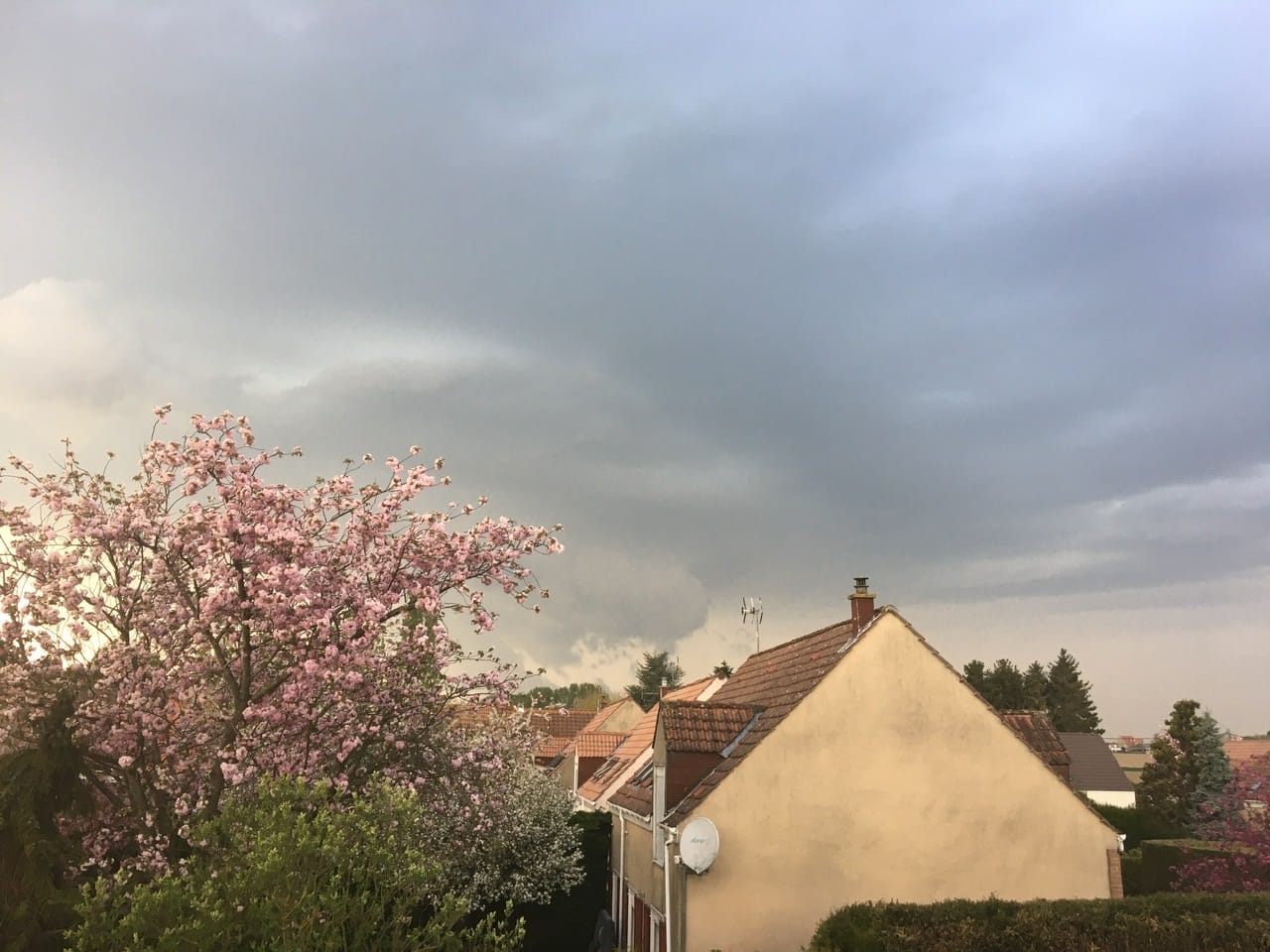 Mesocyclone à l’ouest de cambrai (59) - 17/04/2020 18:58 - Jules Creteur