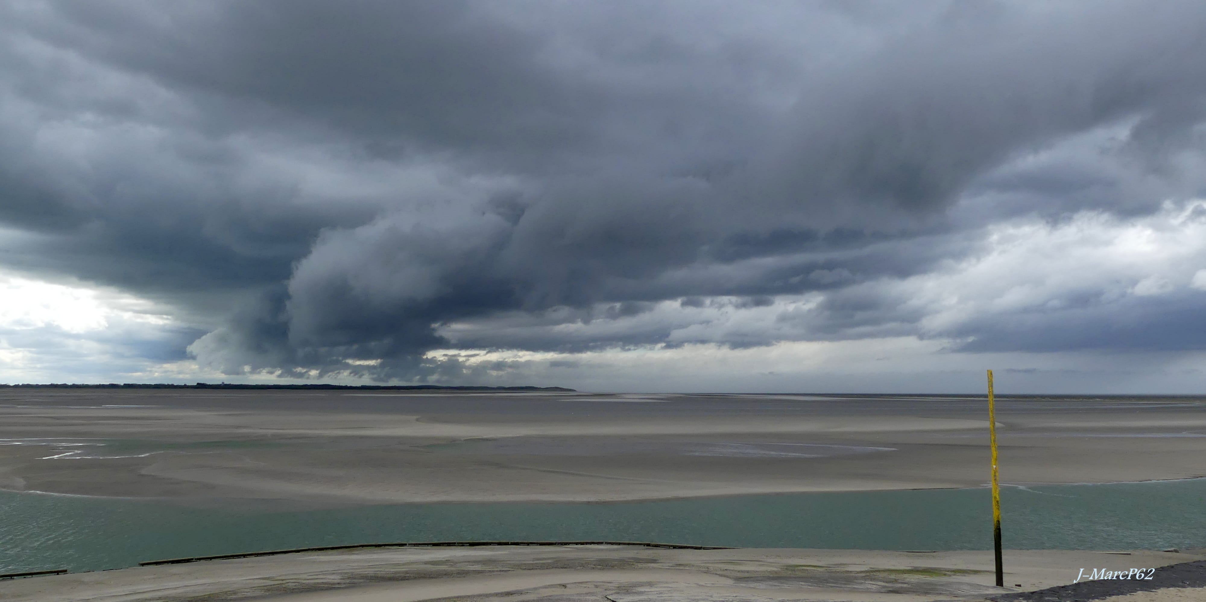 Passage d'un arcus à Berck-Plage sud_baie d'Authie - 24/04/2019 12:38 - jean-marc pourcelet