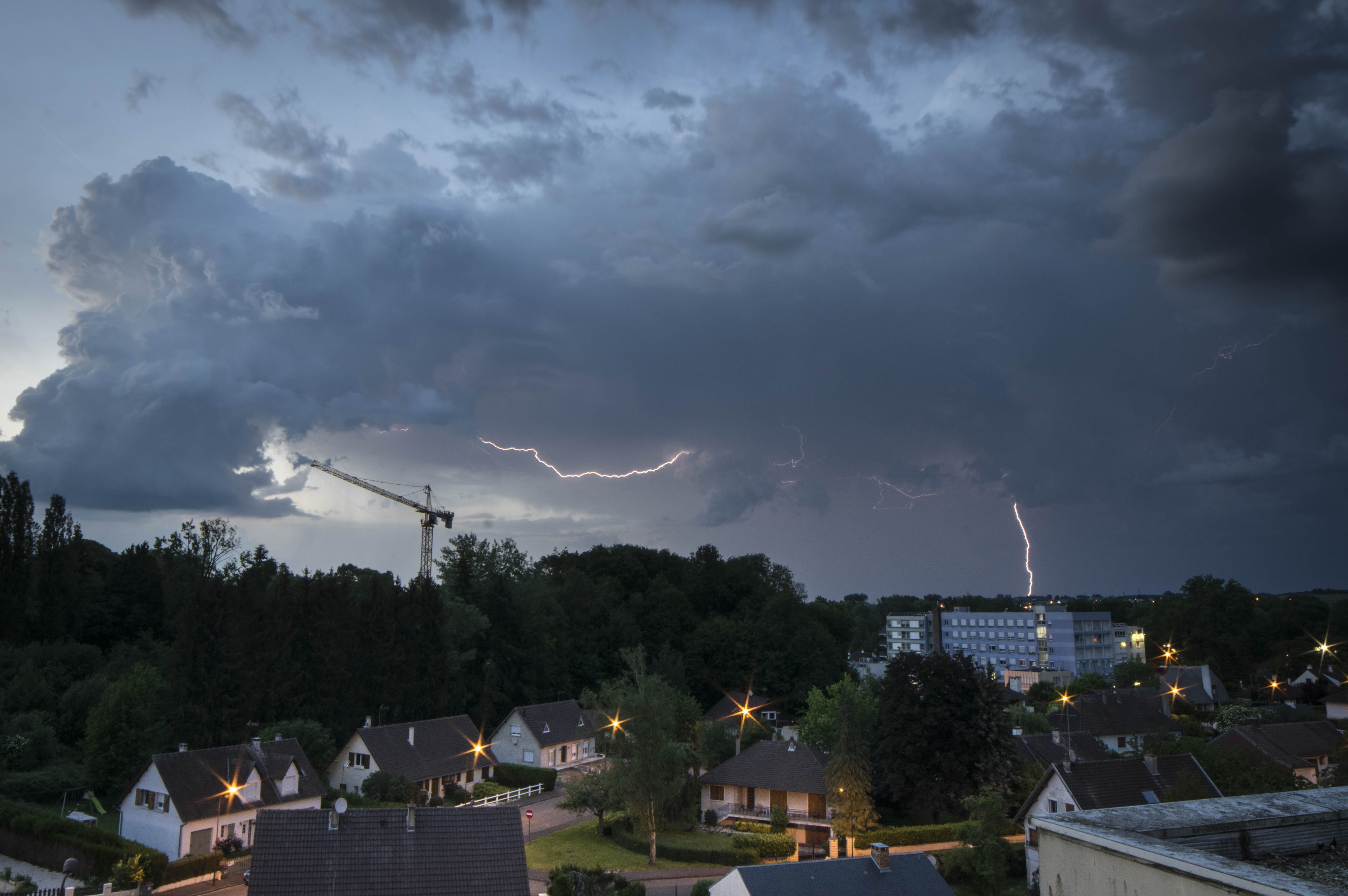 ambiance orageuse dans la ville de Saint Quentin - 27/05/2018 21:05 - AMANDINE LEFEVRE