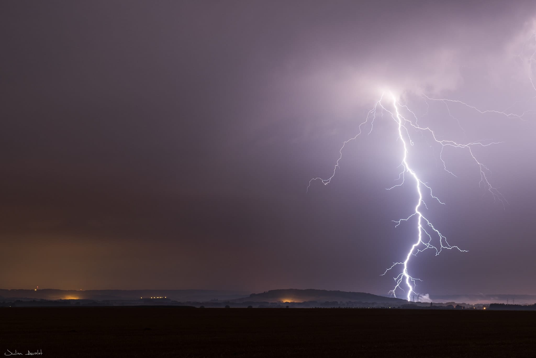 Une traque orageuse qui fut bien difficile en Picardie, mais qui ce termine en beauté ! - 28/07/2018 02:00 - Julien Avalet photographies