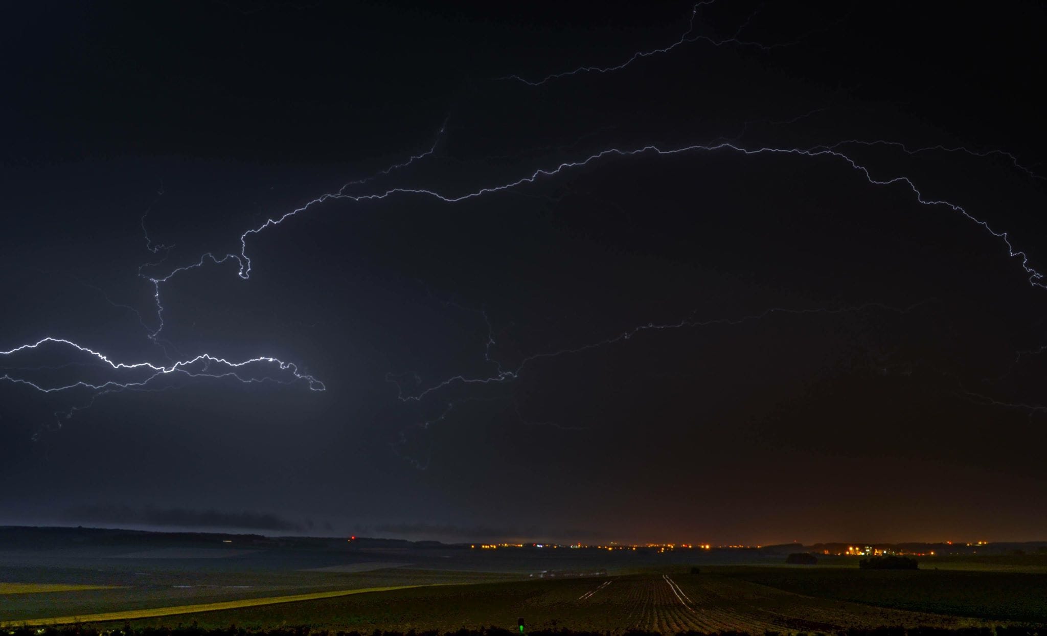 Eclair capturé depuis le mémorial australien de Villers Bretonneux. - 28/05/2018 02:00 - Gaël Caplain