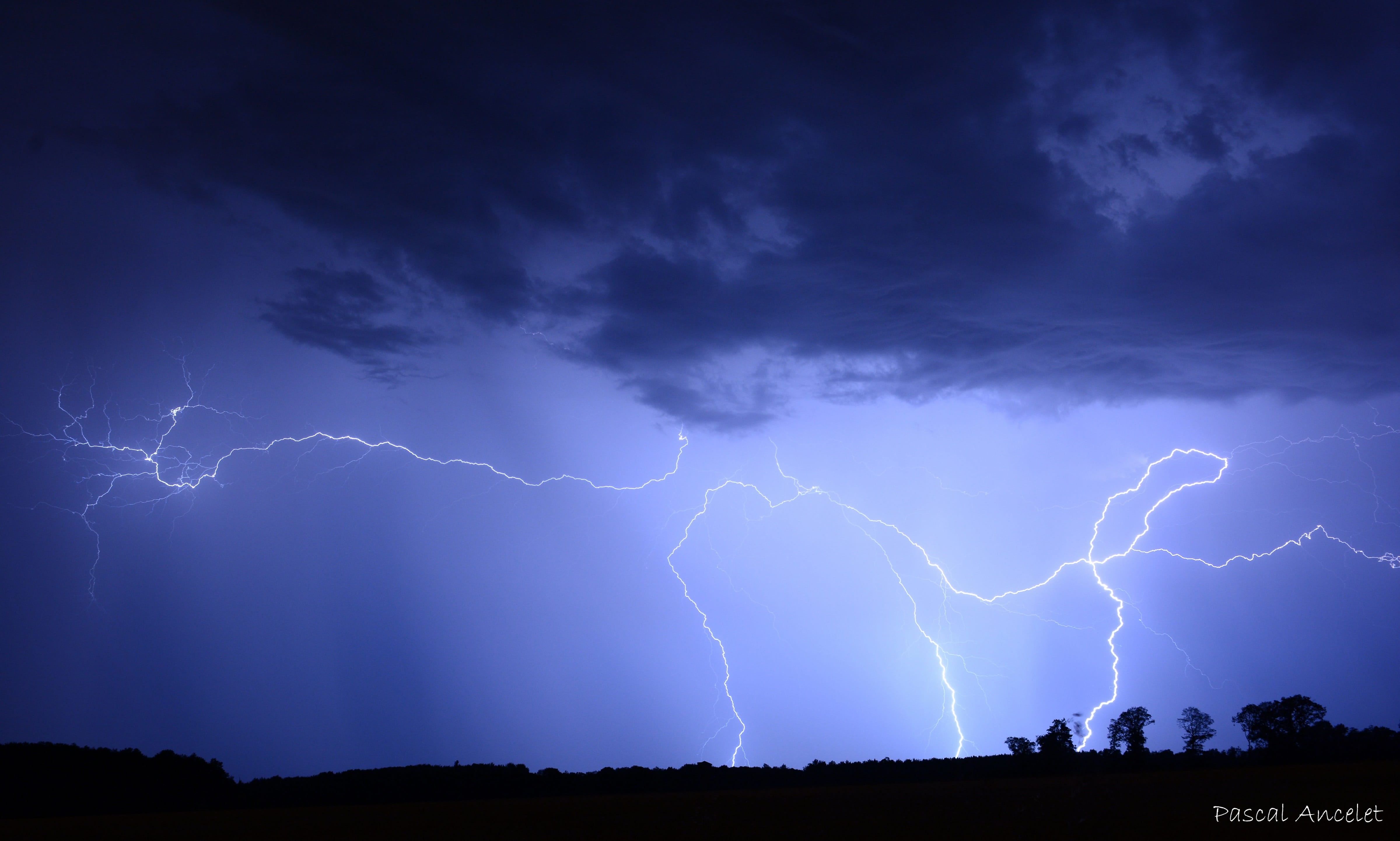 Orage très électrique stagnant dans le sud de la seine et marne pendant 4 heures la nuit du 1 au 2 juillet - 01/07/2018 23:49 - Pascal ANCELET