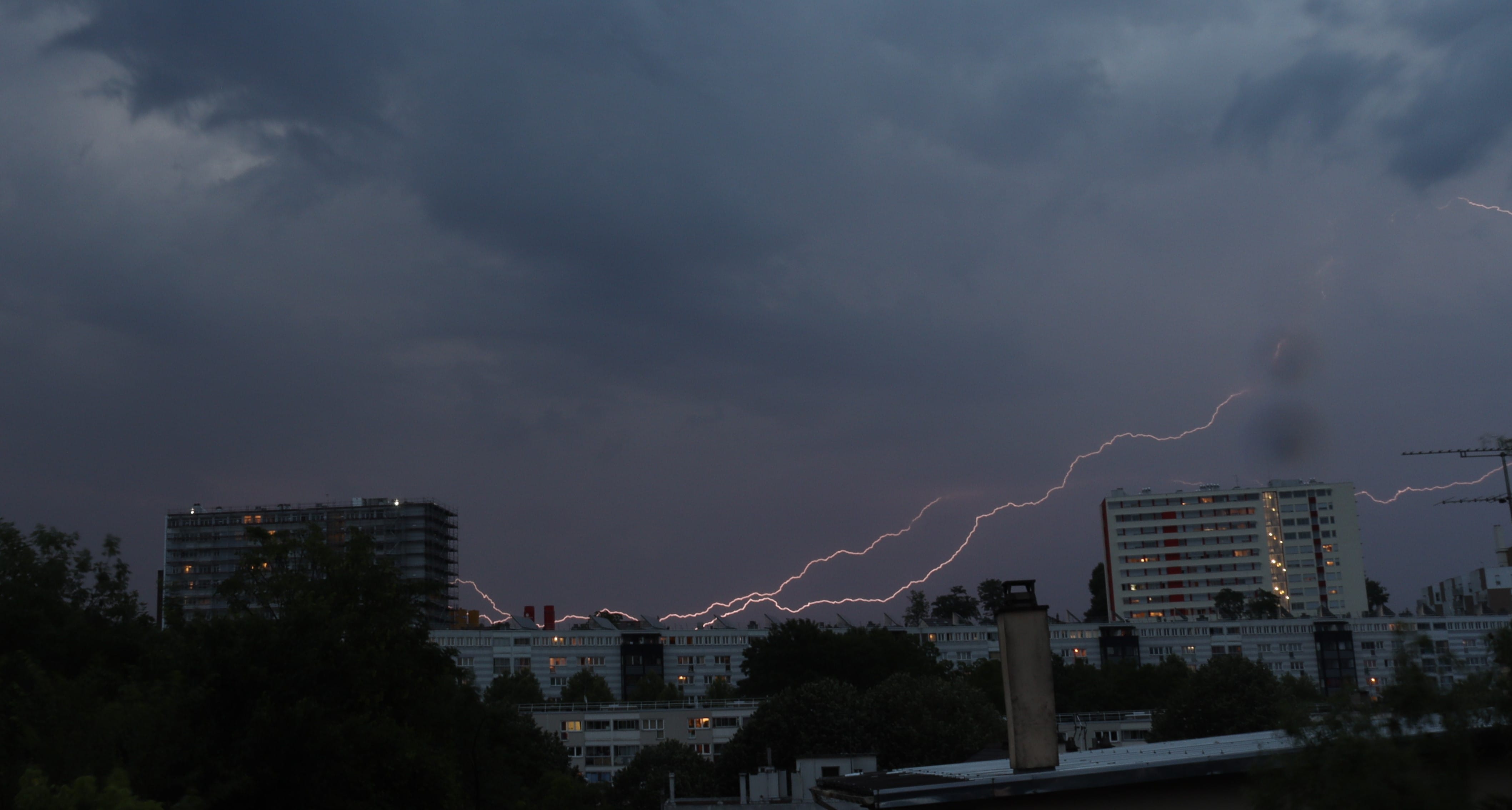 bel éclair depuis les Hauts-de-Seine - 03/06/2020 20:41 - Théophile ARNAUD