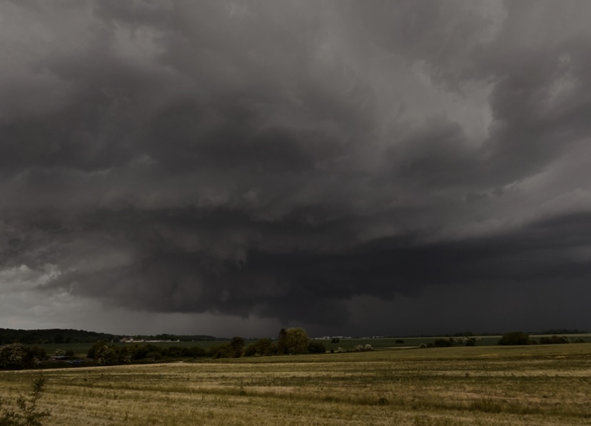 Orage du 3 mai chasser depuis les plaines de Versailles. Grêle supérieure à 3cm . - 03/05/2025 15:47 - Thomas Fogelgesang