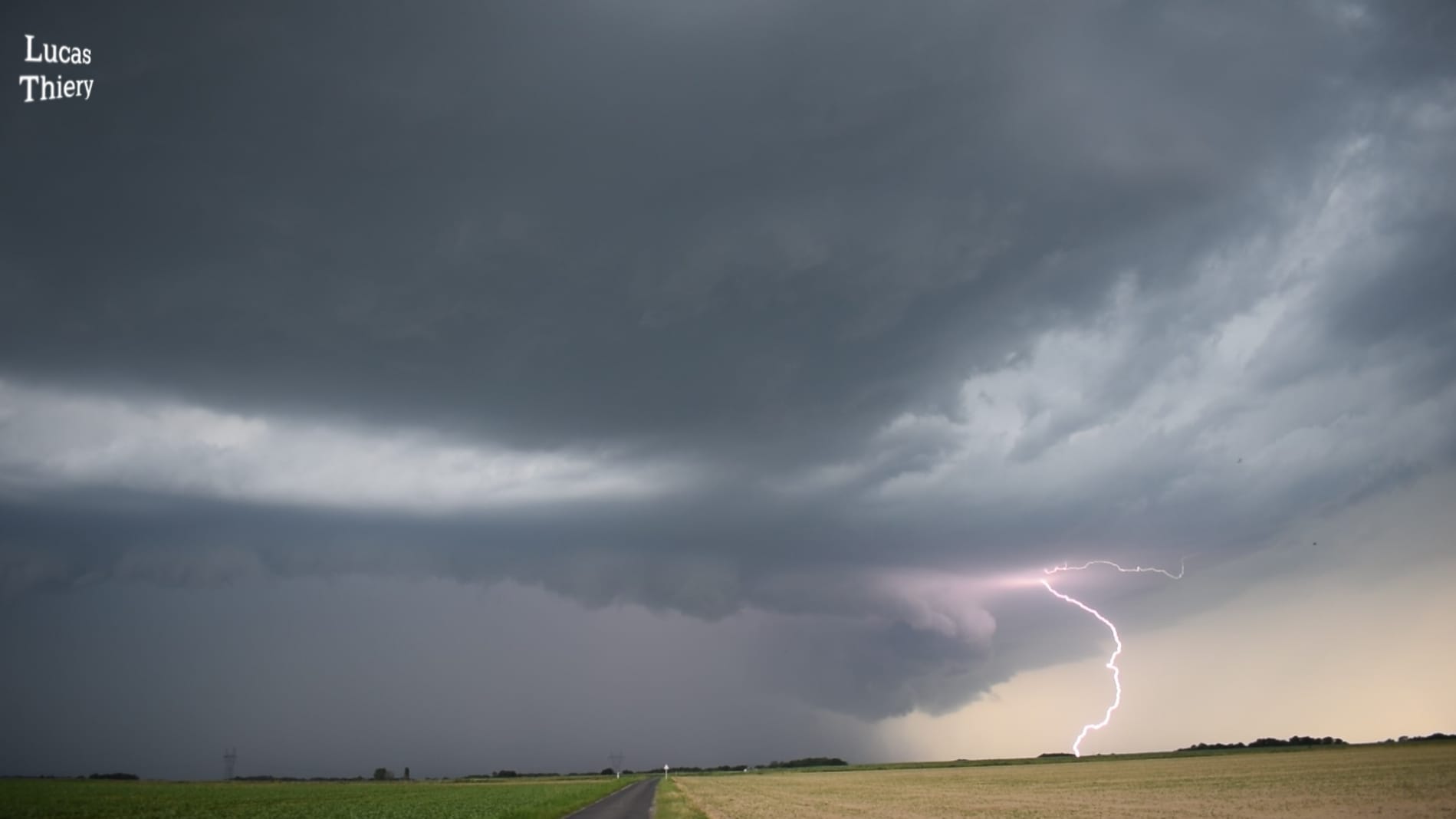 Foudre sous la supercellule briarde du 4 juin 2019 - 04/06/2019 18:00 - Lucas Thiery