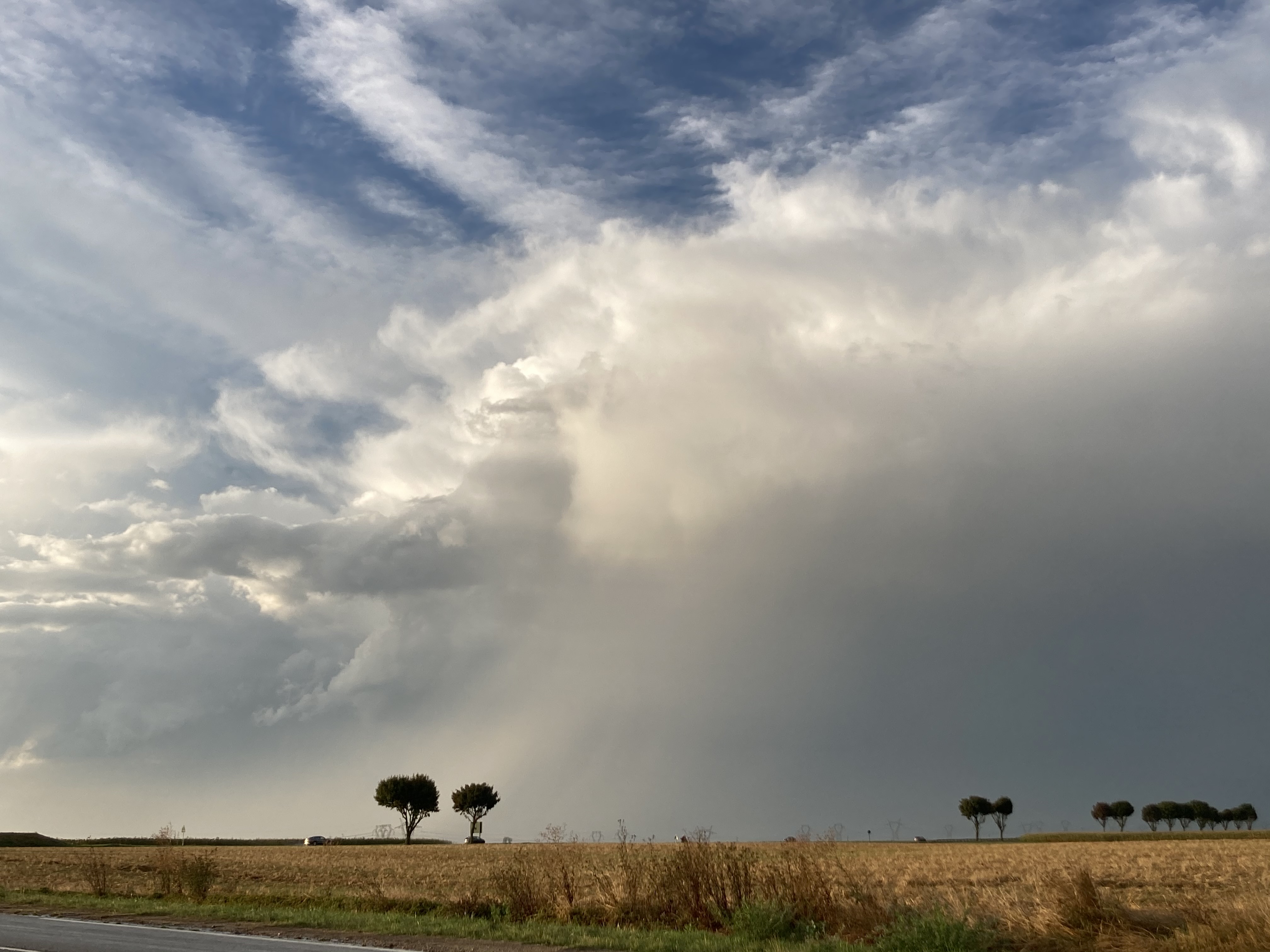 Derrière l'orage passé ce soir sur l'IDF. Arc en ciel et rideau de pluie encore visibles ! - 05/09/2022 19:41 - Sébastien GIRARD