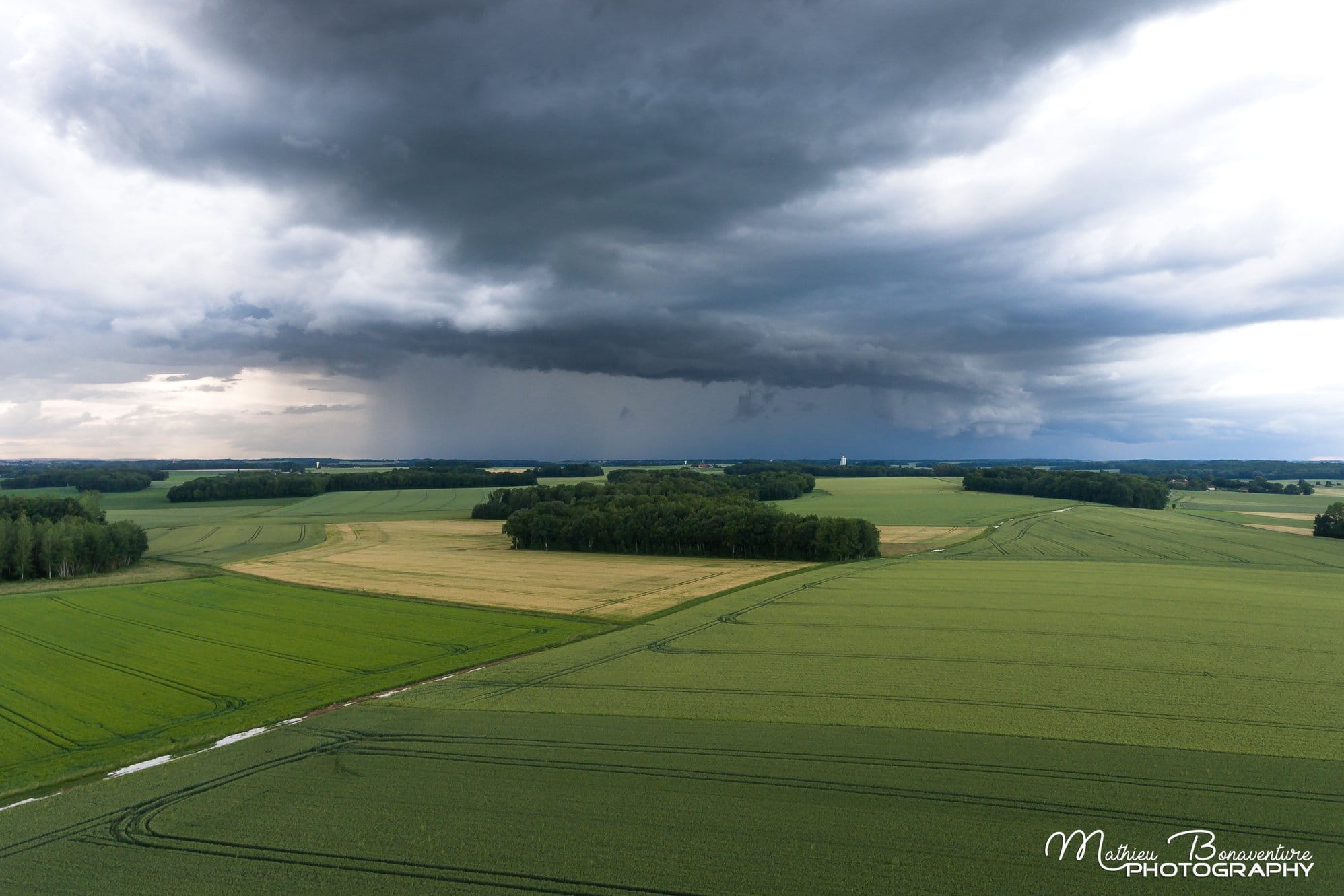 Passage de nouvelles cellules orageuses en Brie, ici à l'est de la Seine et Marne, en périphérie avec la Marne et l'Aisne - 06/06/2018 18:00 - Mathieu Bonaventure Photography