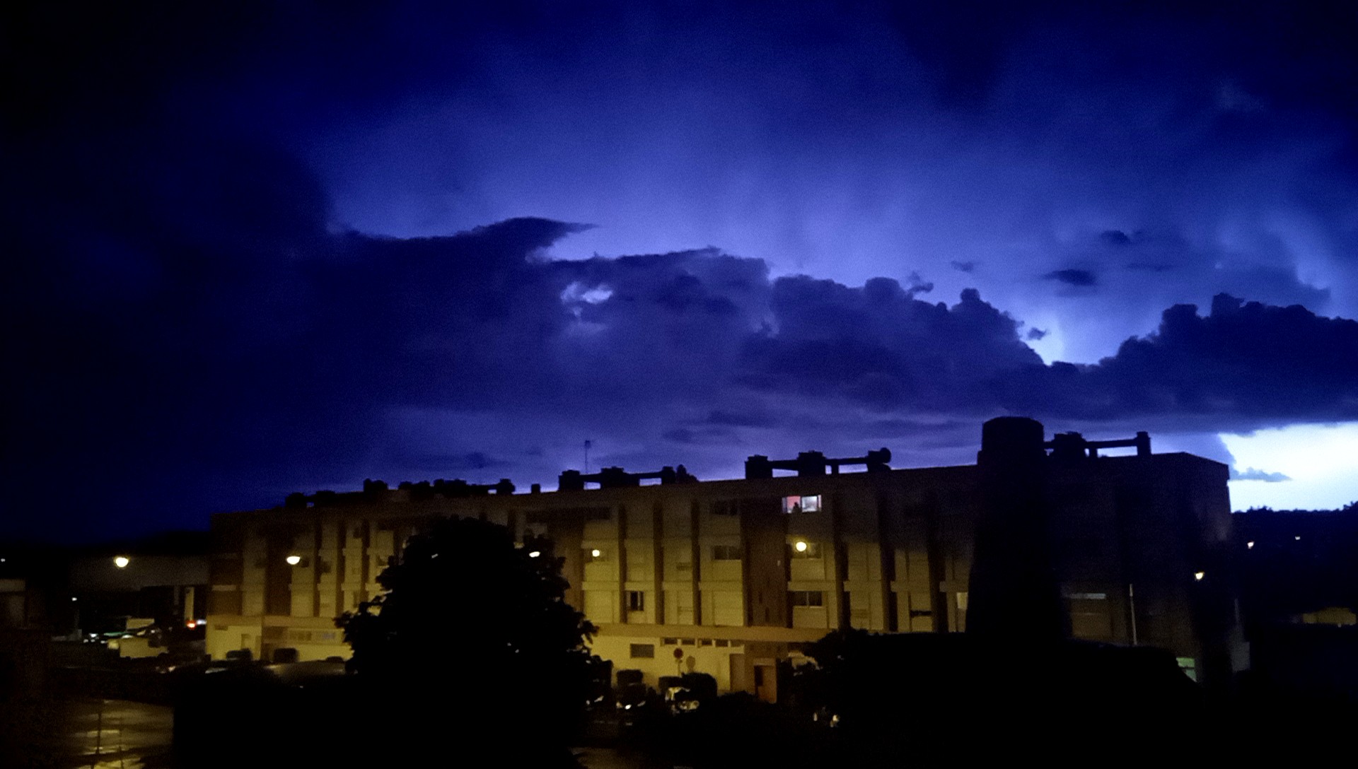 Orage nocturne 8 septembre 2022 en seine et marne - 08/09/2022 23:00 - Rilès Boudarene
