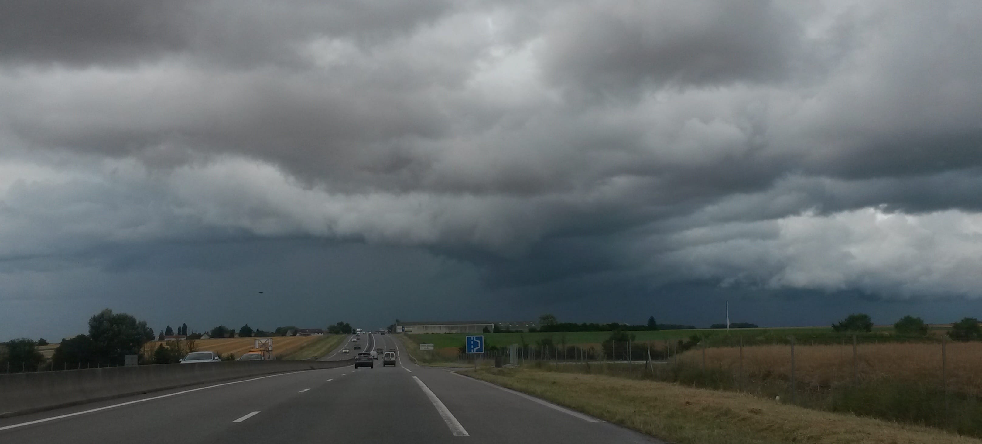 Averses orageuses sur le Sud des Yvelines (78) dans l'après-midi de ce Lundi 10 Juillet 2017 - 10/07/2017 15:10 - Pierre Renaudin