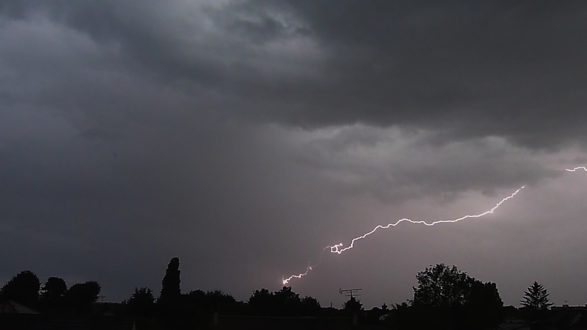 L'orage qui a traversé l'idf ce dimanche en images. - 11/06/2023 20:53 - Yannis Abonour