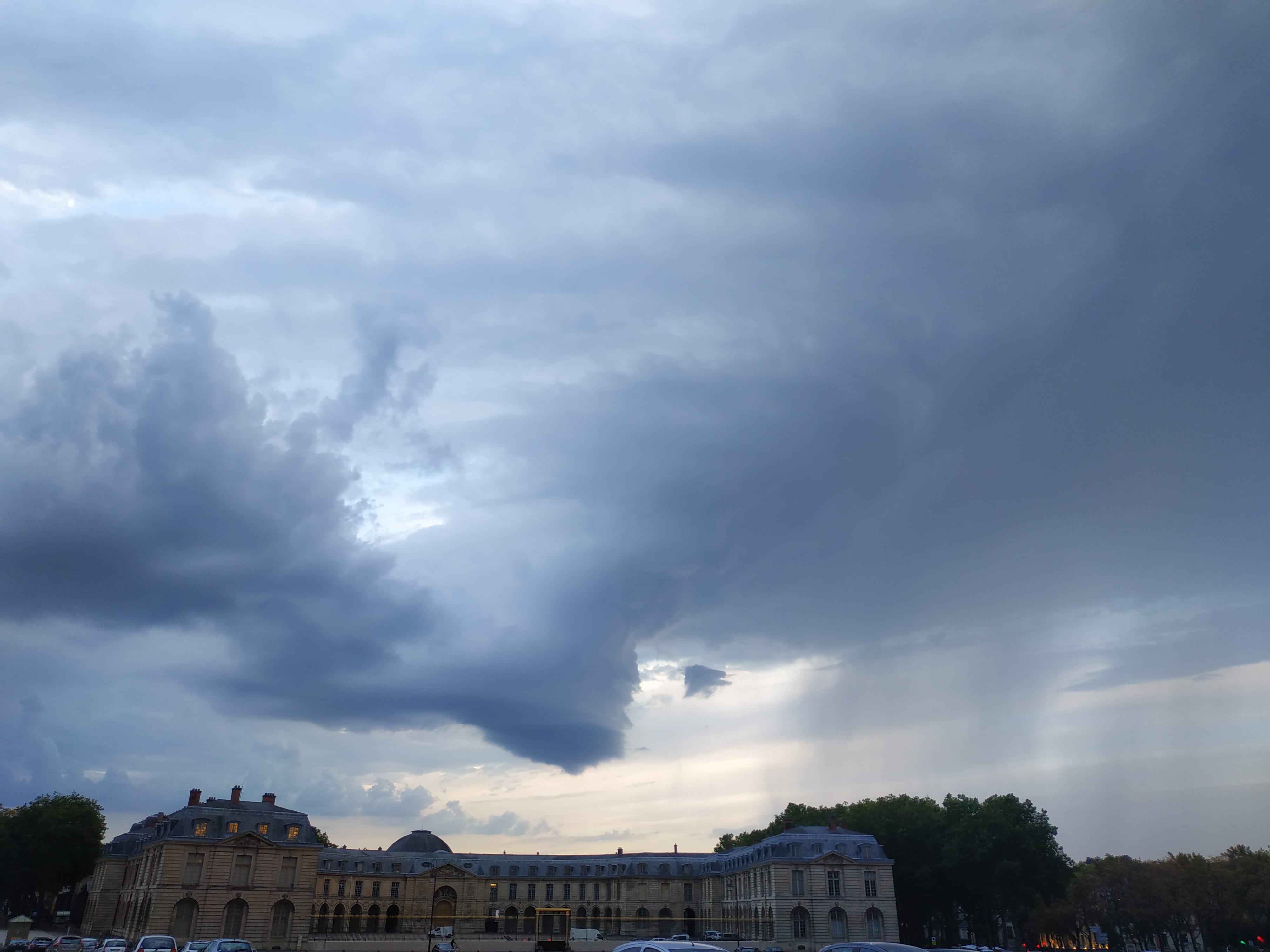 Supercellule en fin de vie vue depuis Versailles - 12/08/2020 20:40 - Kassian Bouaziz