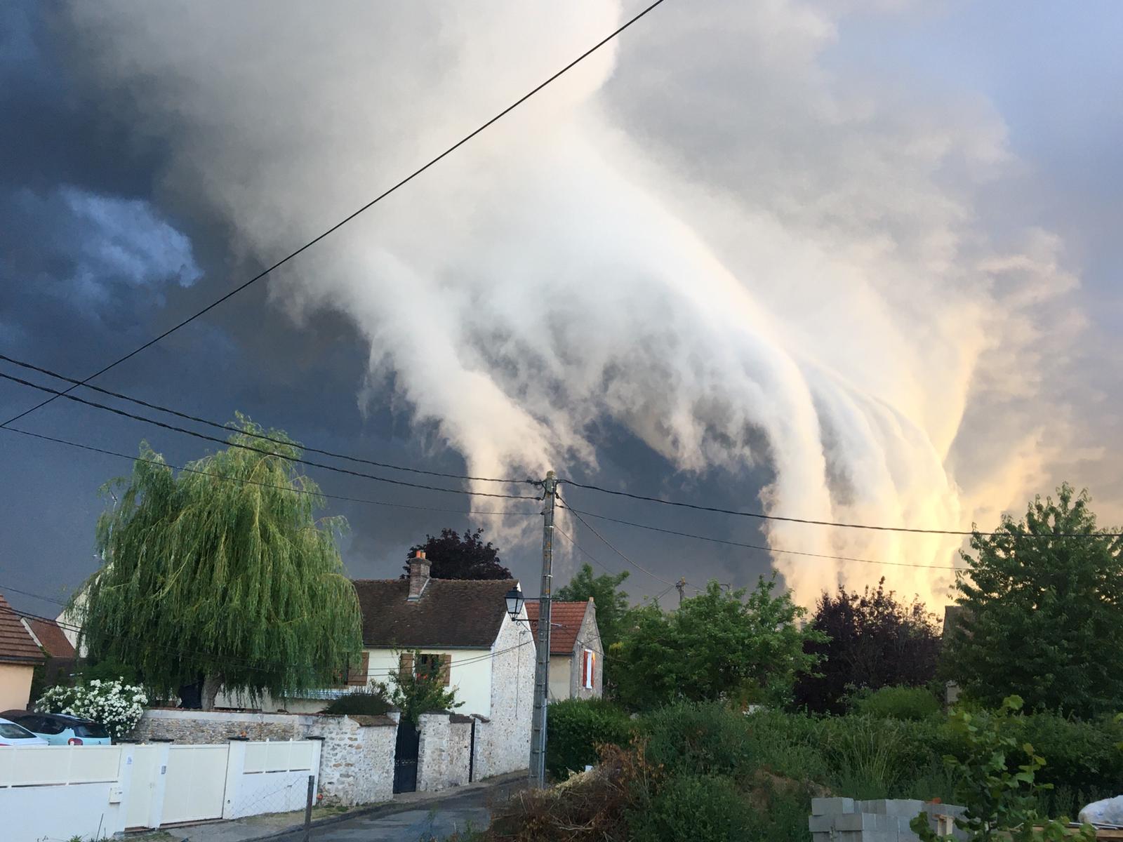 Orage dans les Yvelines village d'Auteuil - 12/06/2020 21:30 - Charlotte Ponce