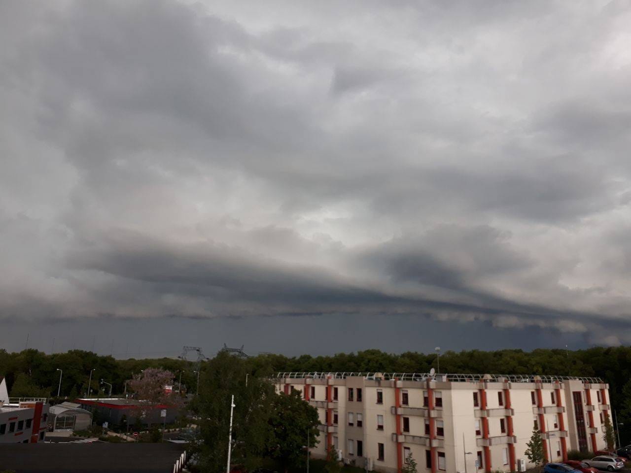 Arcus sur Melun en fin d'après-midi. - 12/05/2017 18:00 - Lucas BOUHIER