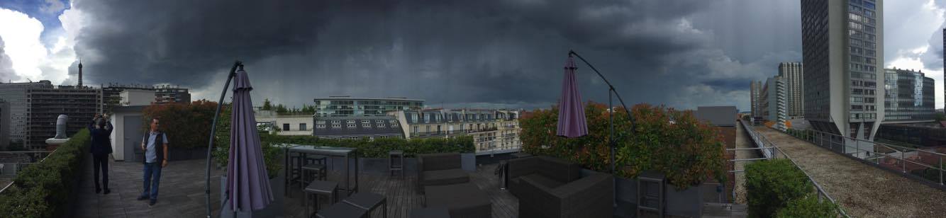 Orage arrivant sur Paris, observé sur une terrasse de Paris 15 - 12/05/2017 16:00 - Thomas TEMPLIER