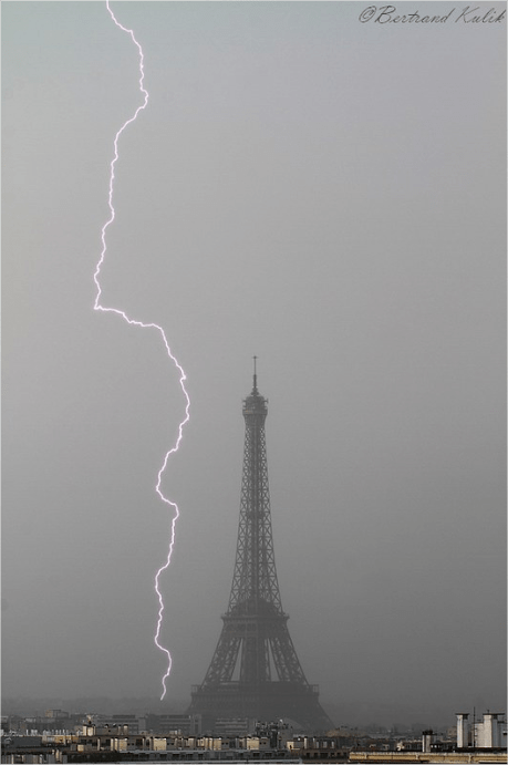 Impact de foudre vu depuis Paris. - 19/06/2019 18:00 - Bertrand KULIK