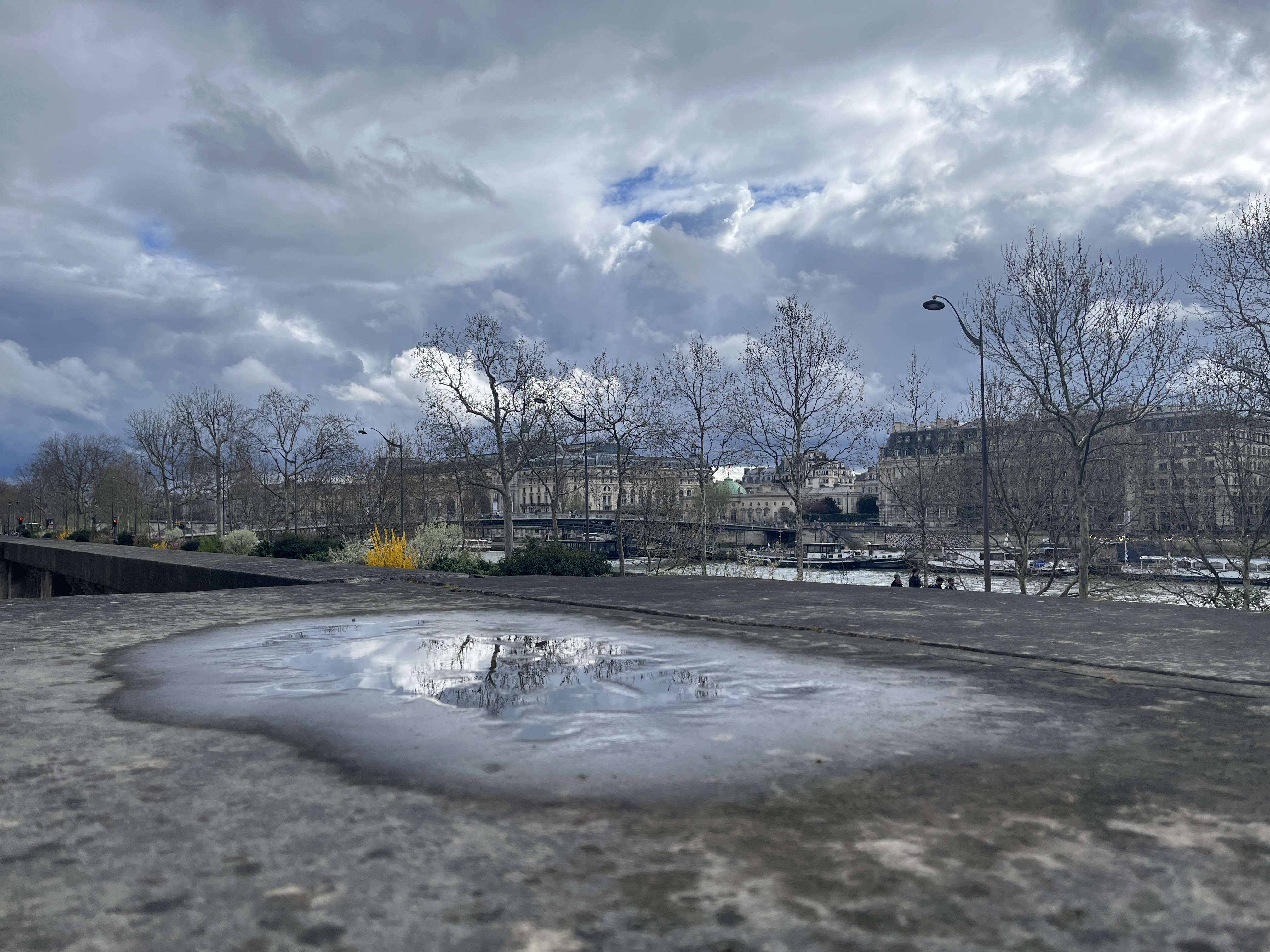 Ciel de fin mars a Paris - 23/03/2025 16:00 - Madeleine Heid