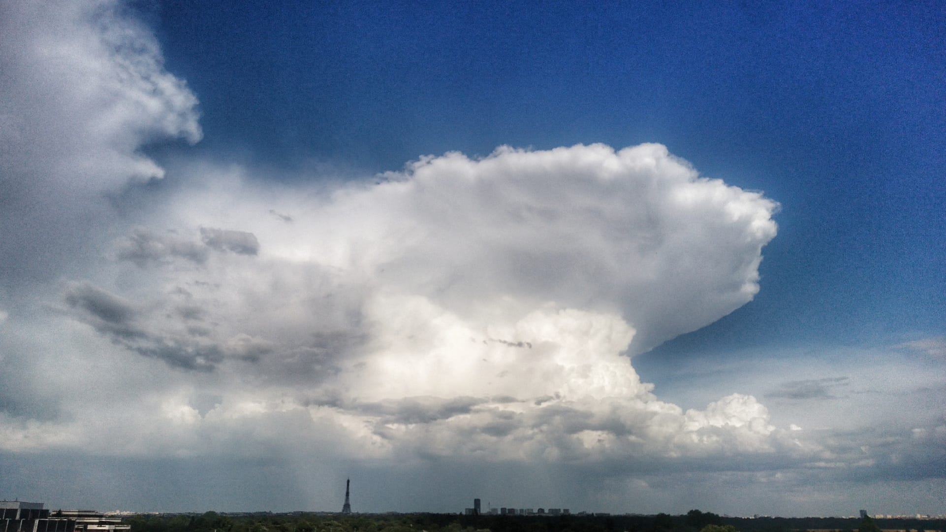 Cumulonimbus au dessus de Paris - 26/06/2020 19:15 - Hugo Rebourg