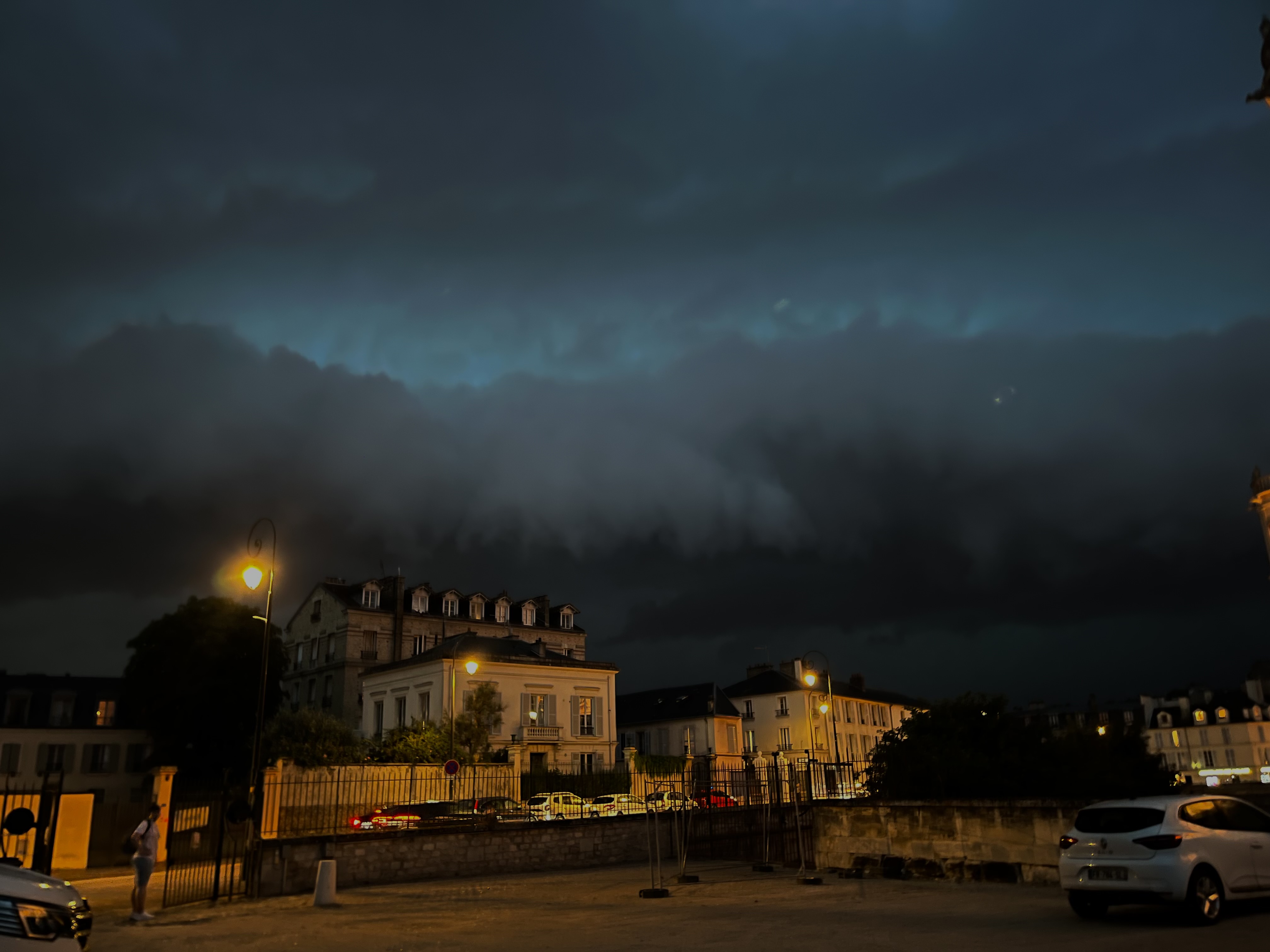 J’ai observé un magnifique Arcus à Saint-Germain-en-laye dans les Yvelines. - 27/06/2026 22:10 - Thomas Fogelgesang