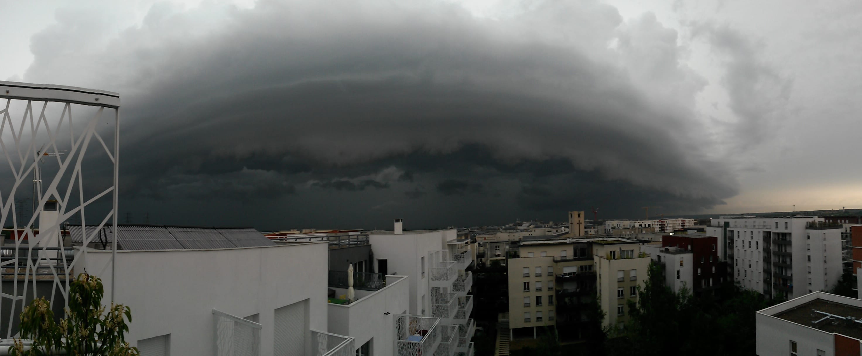 Orage du 28 mai qui arrive au dessus de Cergy Pontoise. - 28/05/2018 20:30 - Charlotte VEDERE