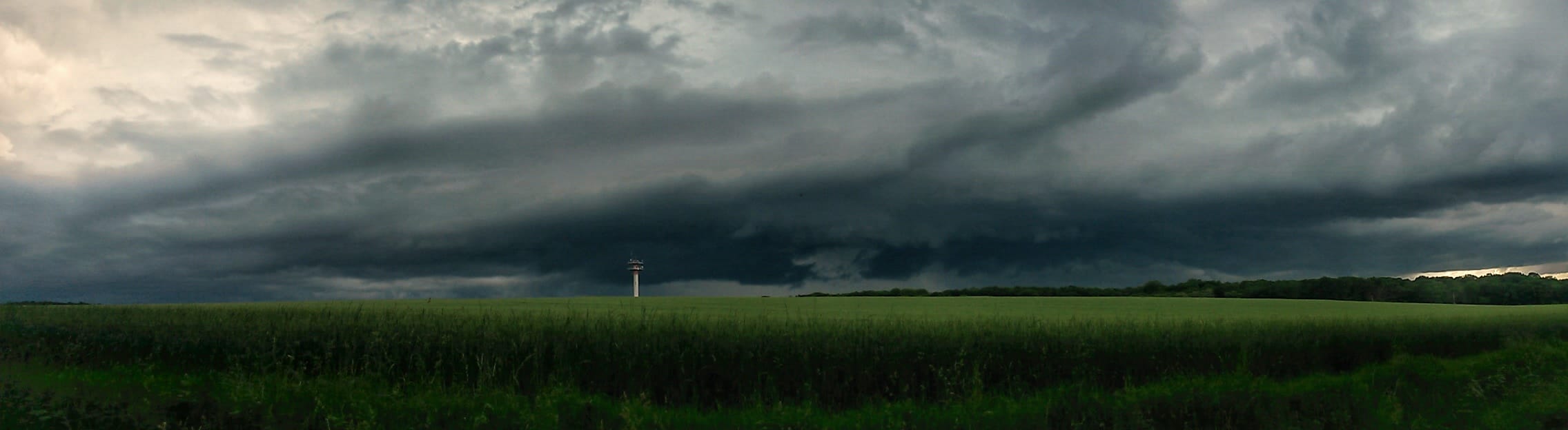 Arcus multicouche à l'avant d'un orage bien fort à Poigny la Forêt (78) - 29/05/2018 18:58 - Pierre Renaudin