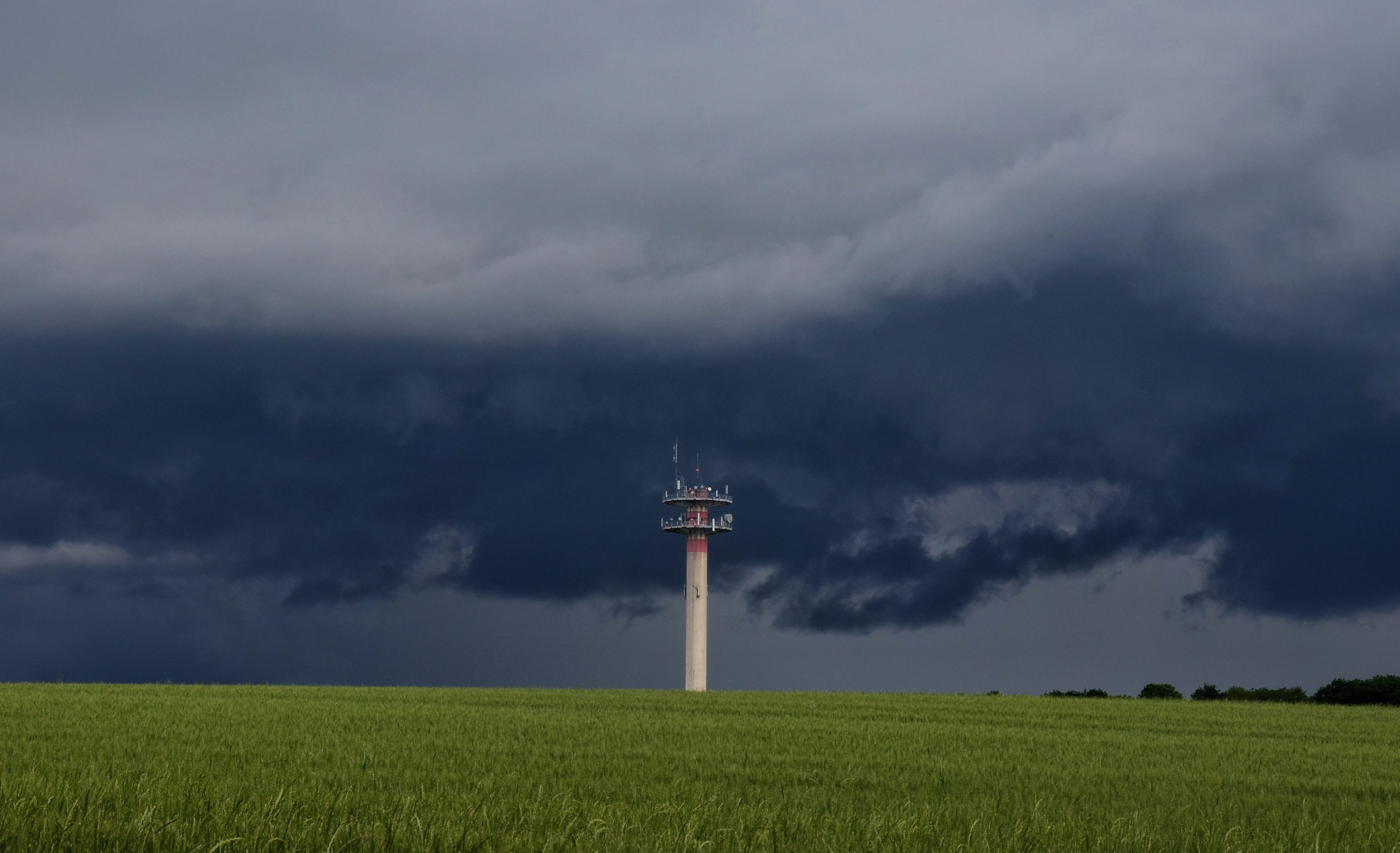 Arcus à l'avant d'un gros orage. Poigny la Forêt (78) - 29/05/2018 19:07 - Pierre Renaudin