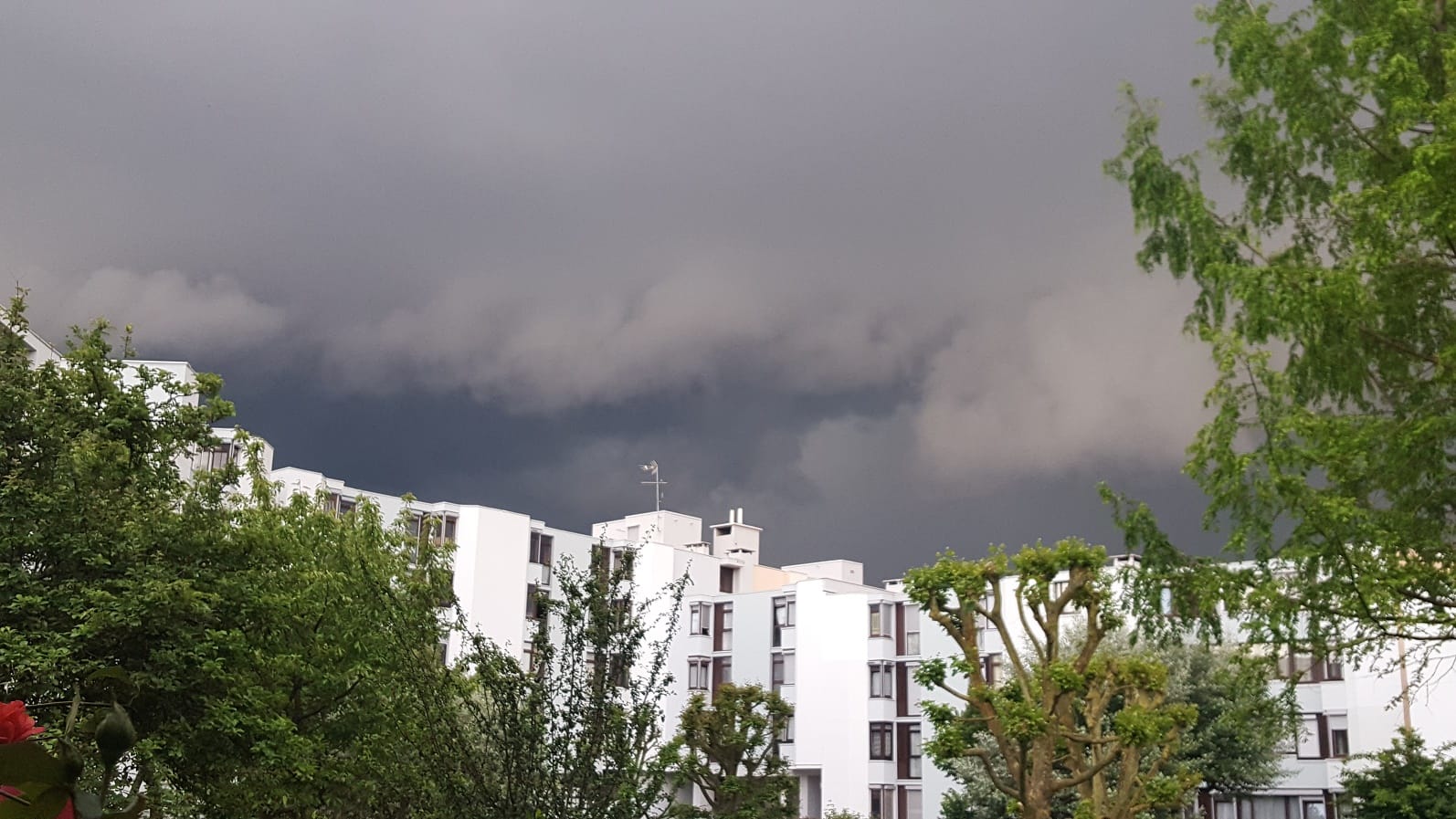 Orage 29 mai 2018 Guyancourt - Cellule en appoche - 29/05/2018 20:14 - francois de tugny