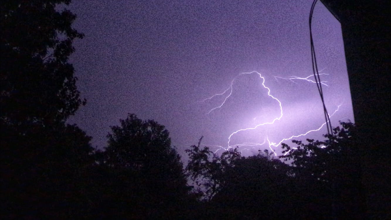 Éclair ?? sous un belle arcus dans leVal-d’Oise - 29/05/2018 22:00 - Florian Braillon