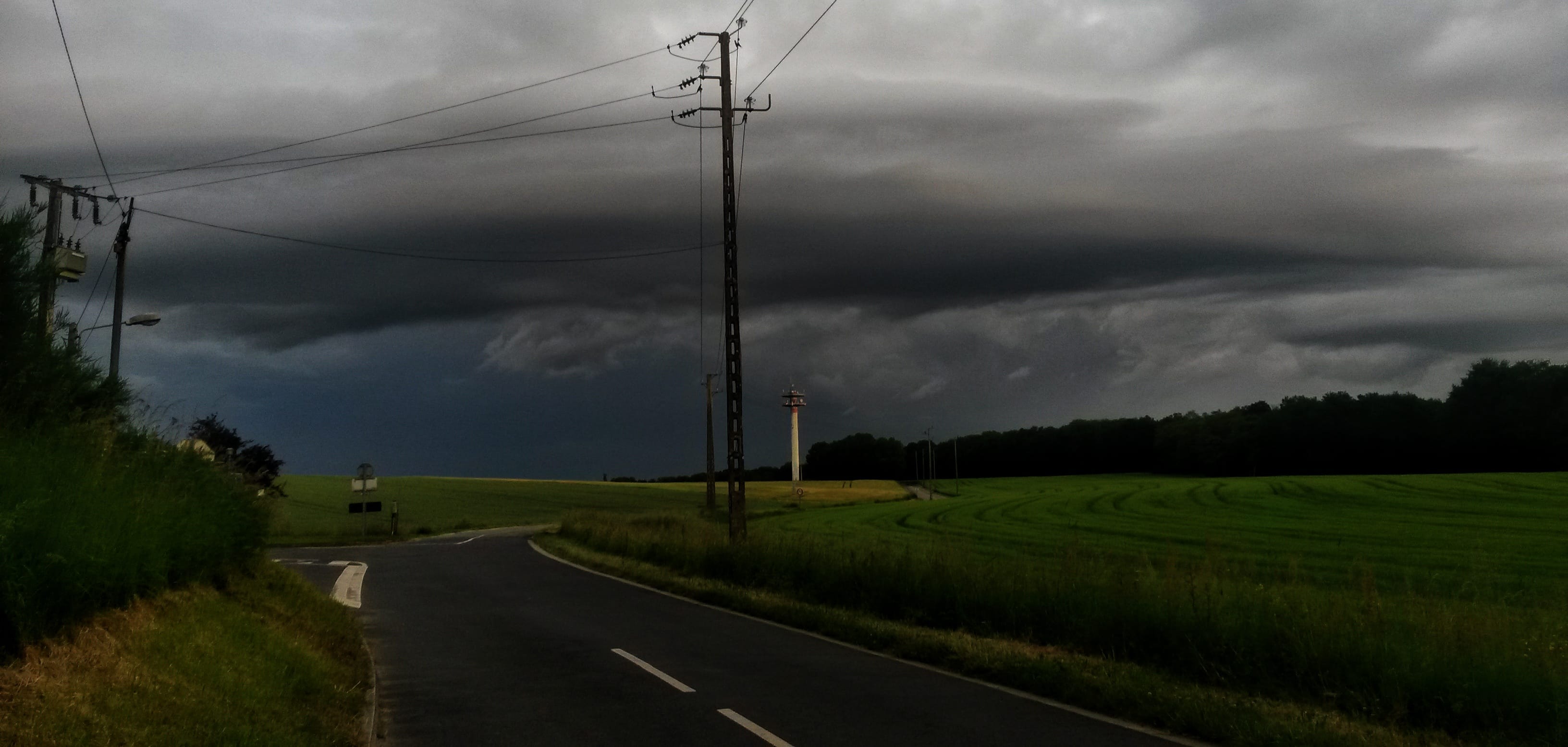 Arcus à l'avant d'une ligne orageuse à Poigny la Forêt (78) - 2 - 30/05/2018 21:00 - Pierre Renaudin