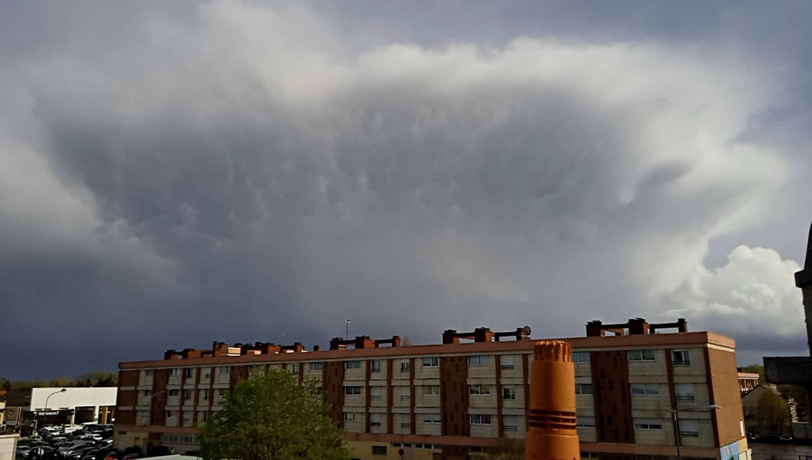 Cumulonimbus en seine et marne - 31/03/2023 16:33 - Rilès Boudarene