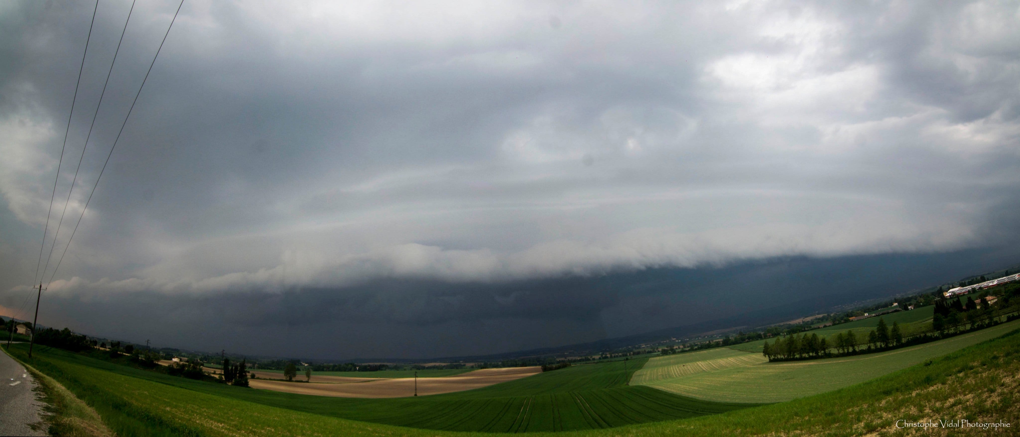 Superbe arcus sur le Lauragais Audois, beaucoup de vent de pluie et un déluge de foudre - 07/05/2018 17:00 - Christophe vidal