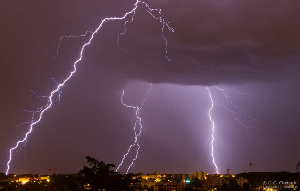 Déchainement électrique à l'Est immédiat de Montpellier. - 06/08/2017 05:35 - Christian Carmona