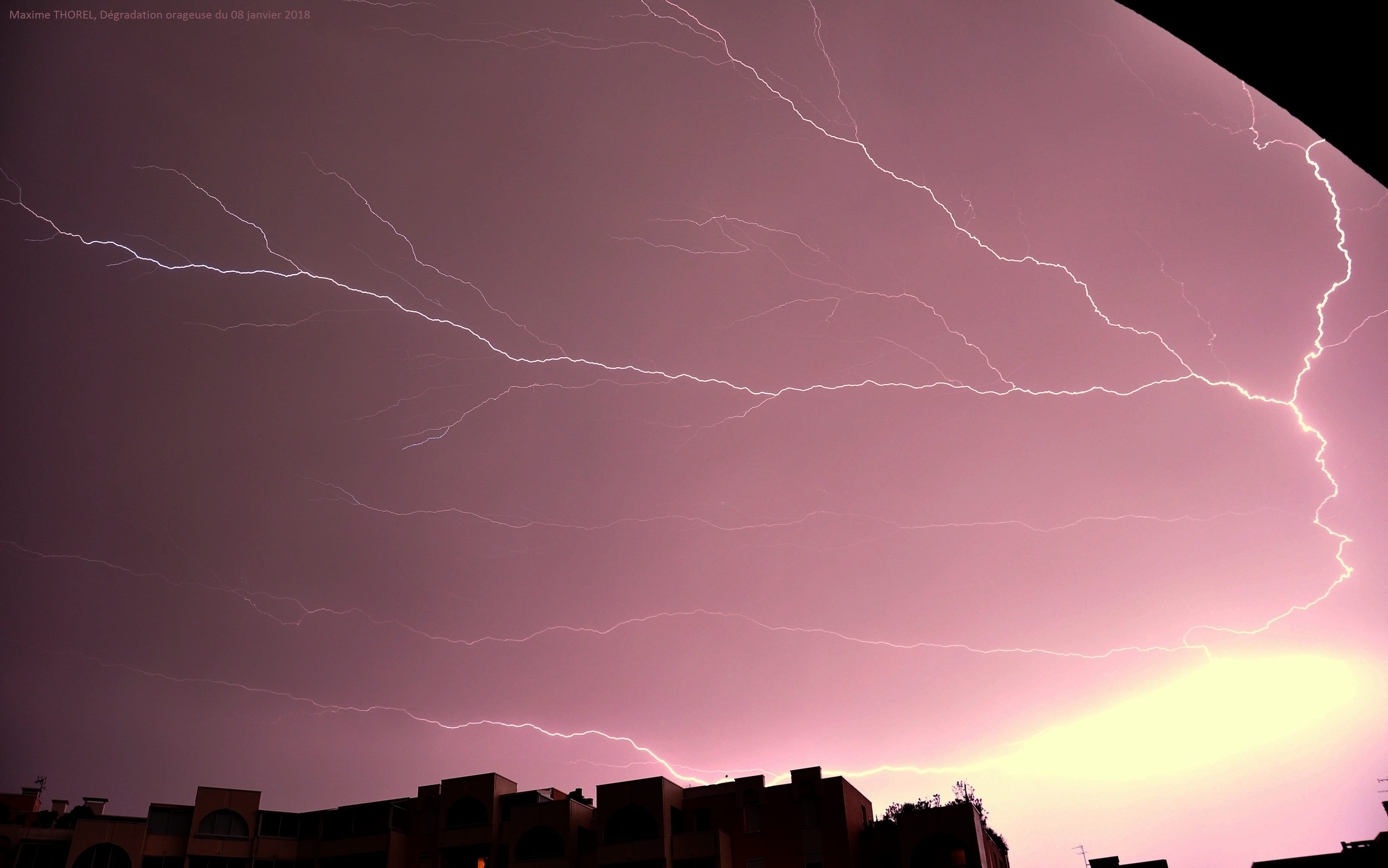 Eclair ramifié survenu sur la ville de Montpellier en fin de nuit du 08/01/18. - 08/01/2018 06:10 - Maxime THOREL