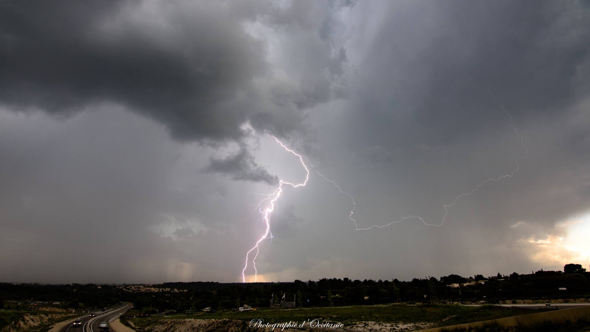 Cliché de la cellule sur la Ville De Nimes - 08/05/2018 19:00 - Photographie d'Occitanie