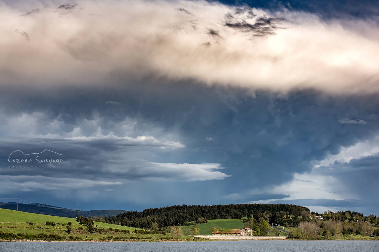 Ciel tourmenté en Lozère hier jeudi après-midi. - 11/05/2017 17:00 - Benoit COLLOMB
