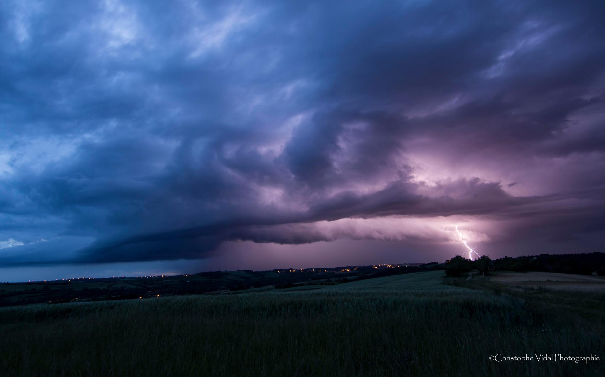 Foudre dans le Lauragais au passage d'orages bien actifs. - 11/05/2017 22:00 - Christophe VIDAL