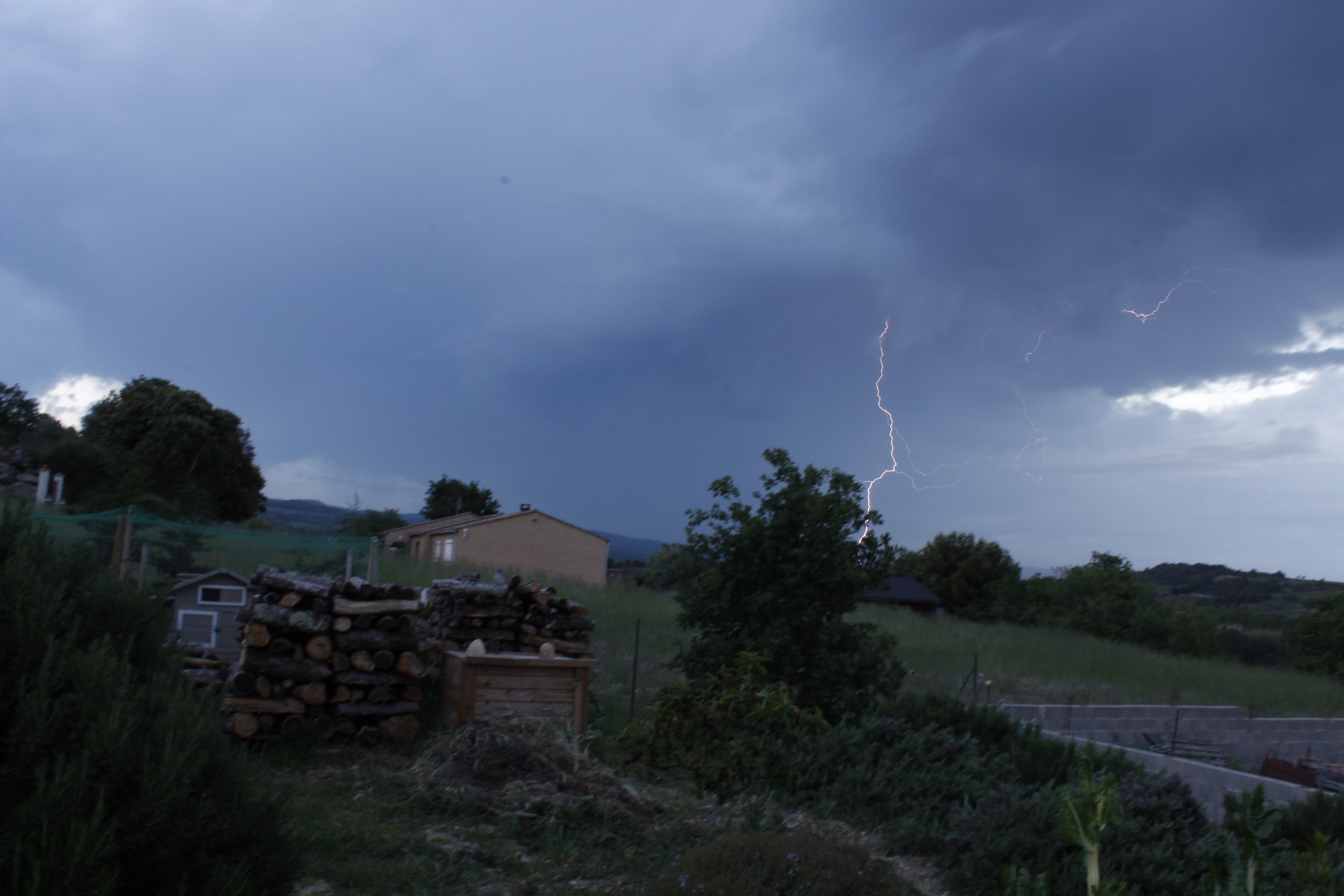 Orage modéré sur le Quercorb et l'Ariège, au soir. - 11/05/2017 21:20 - Pierrick Bazus