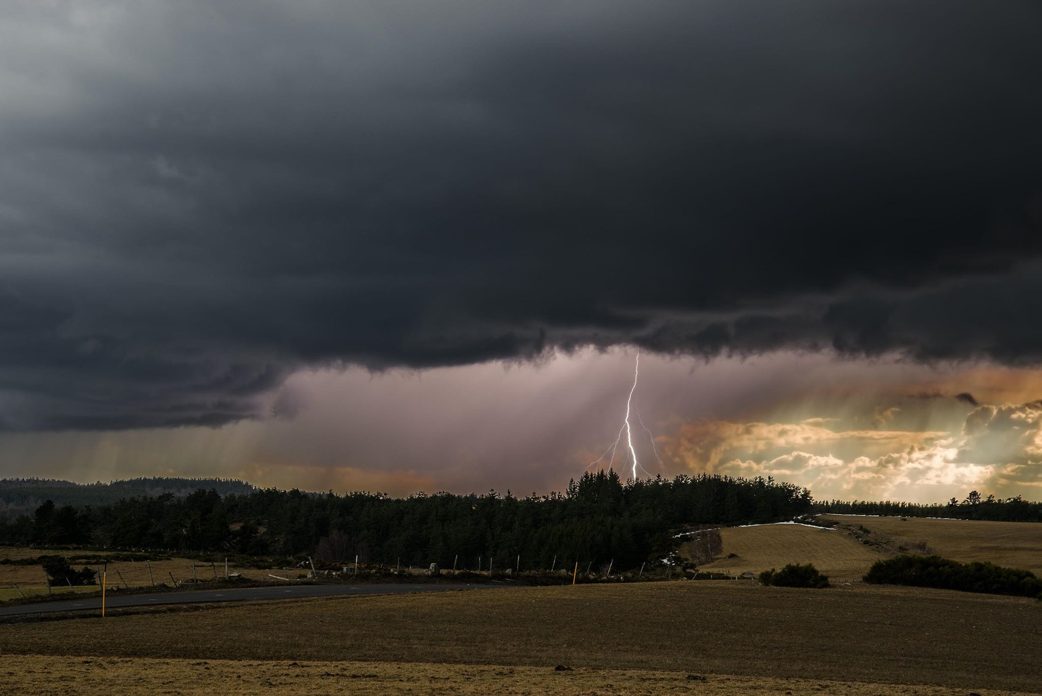 Orage dans les Cévennes lozériennes en fin de journée. - 11/03/2018 18:00 - Sébastien GALTIER