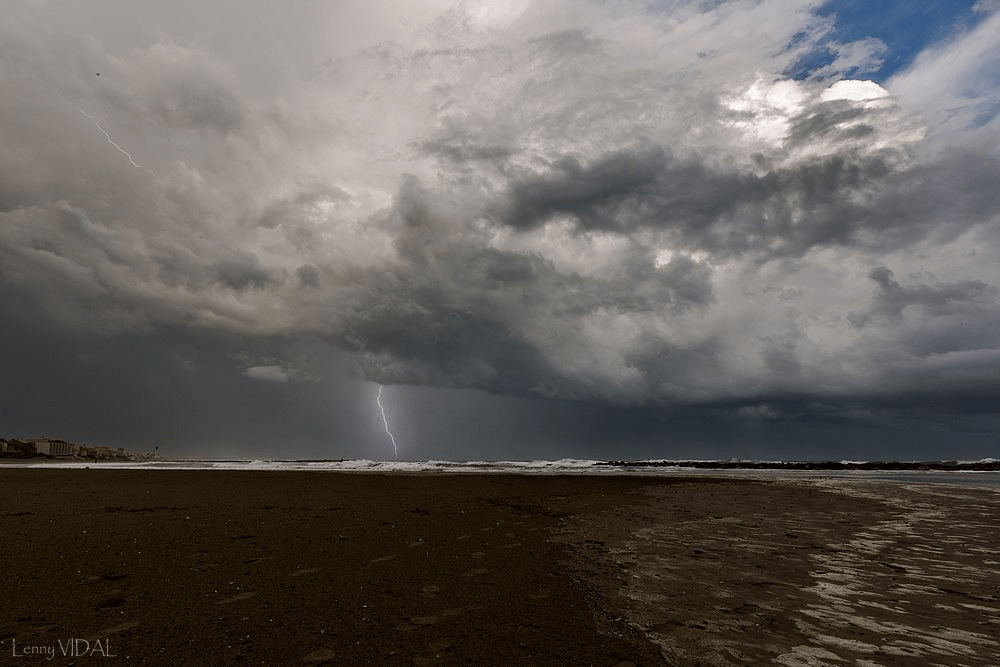 Orage sur la plage de Carnon dans l'Hérault. - 14/09/2016 18:00 - Lenny VIDAL