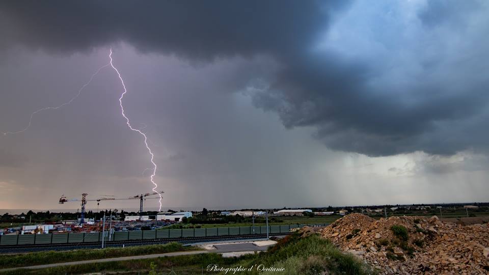 Orage sur les plaines du Gard - 18/05/2018 20:00 - Photographie d'Occitanie